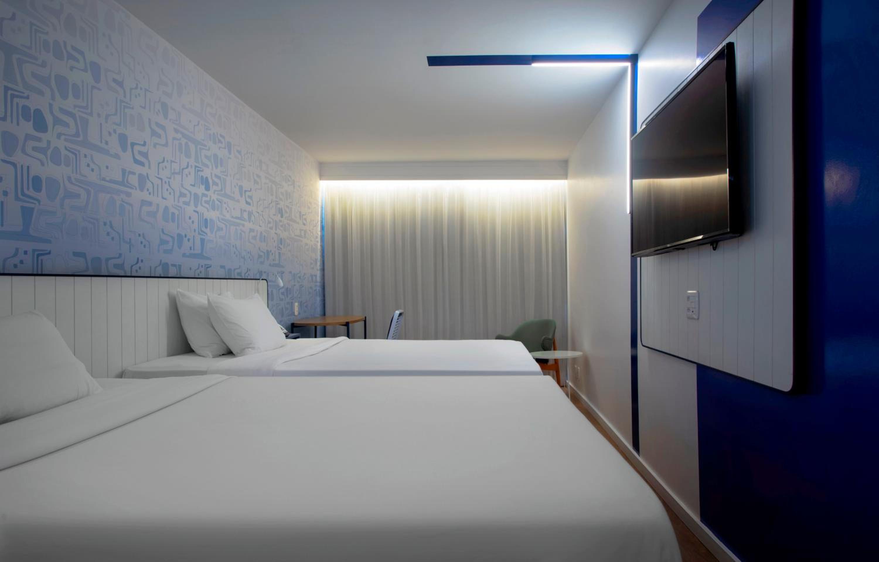 Superior Double Room with Two Double Beds - Photo 8