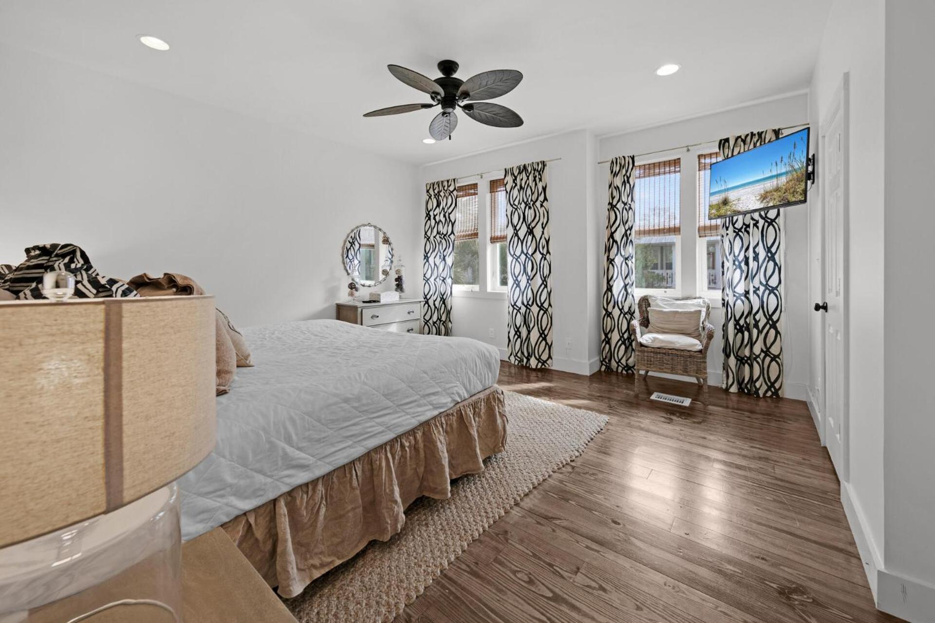 Five-Bedroom House photo 1
