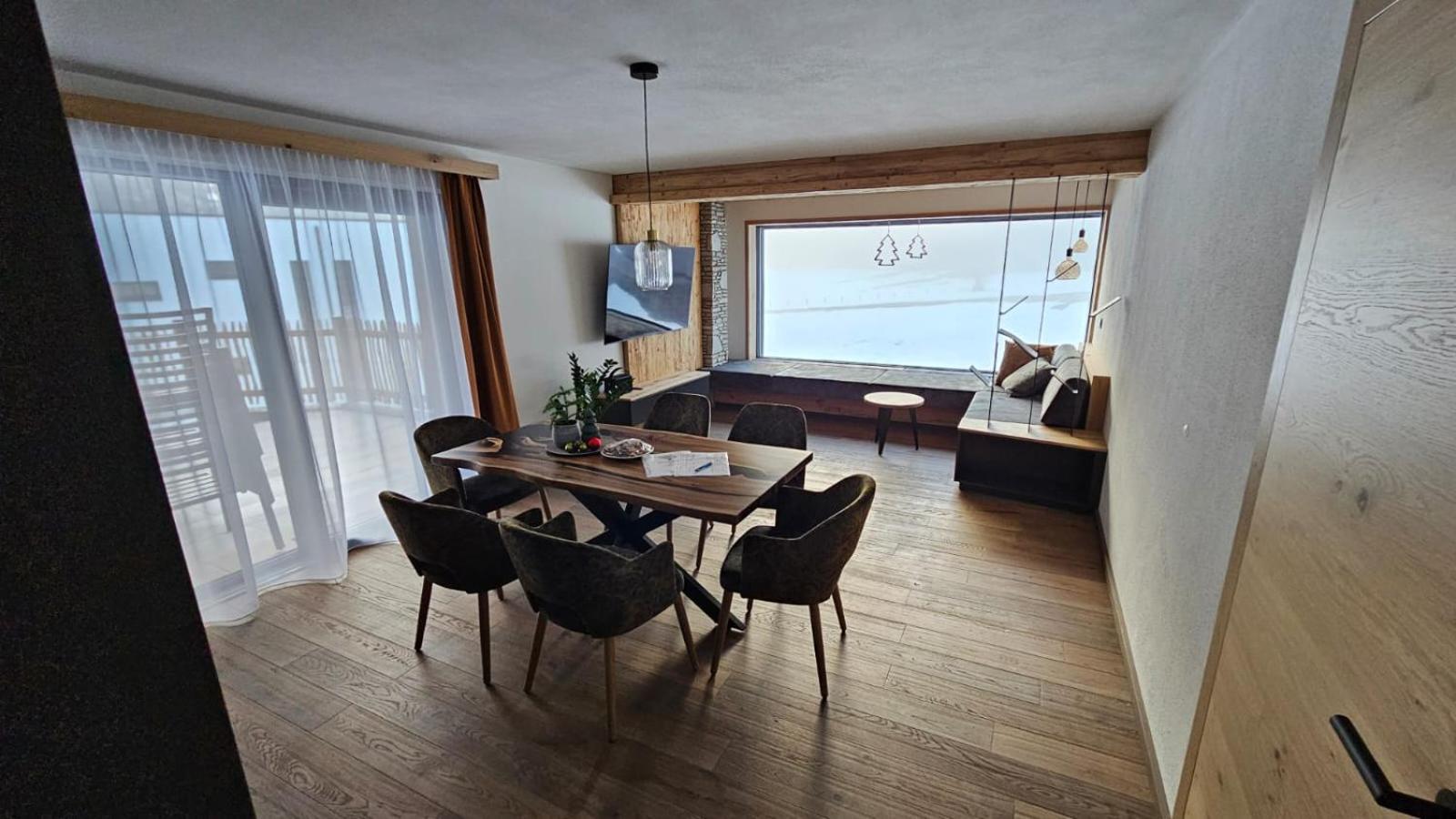 Apartment photo 1