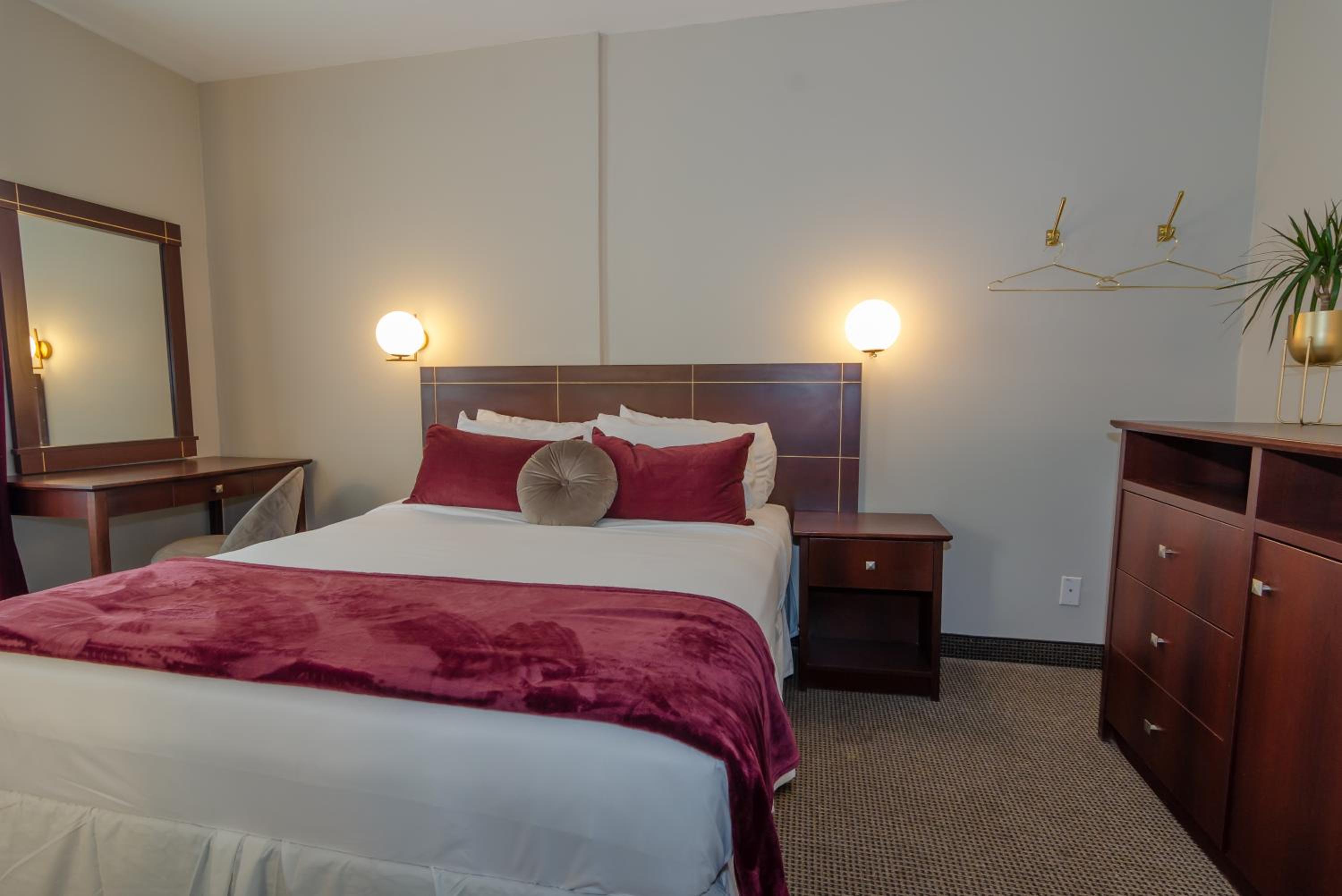 Queen Room with Spa Bath