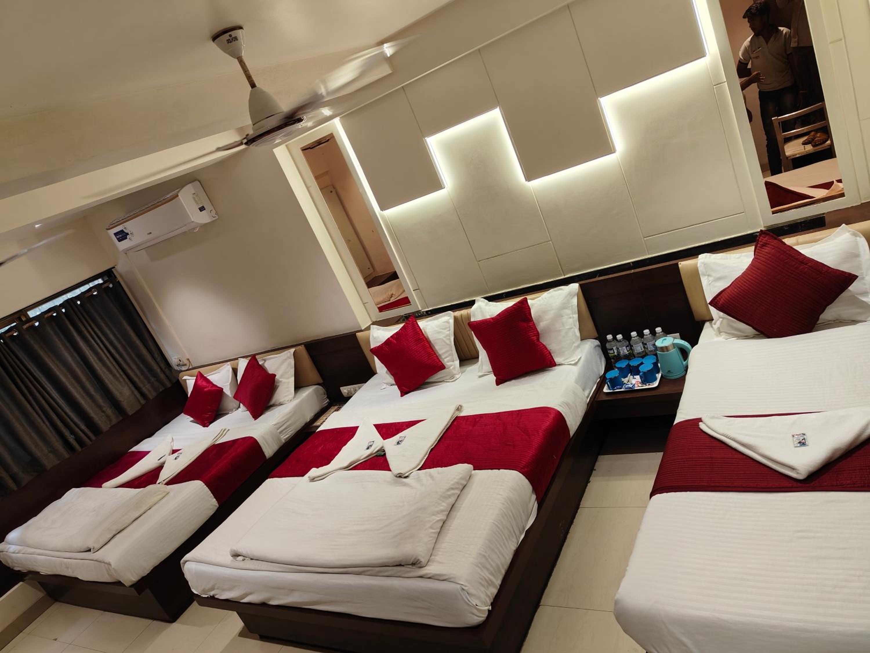 5 BED NON A/C ROOM & 2 BATHROOM - Photo 12