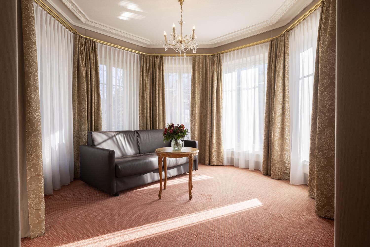 Deluxe Junior Suite - Photo 10