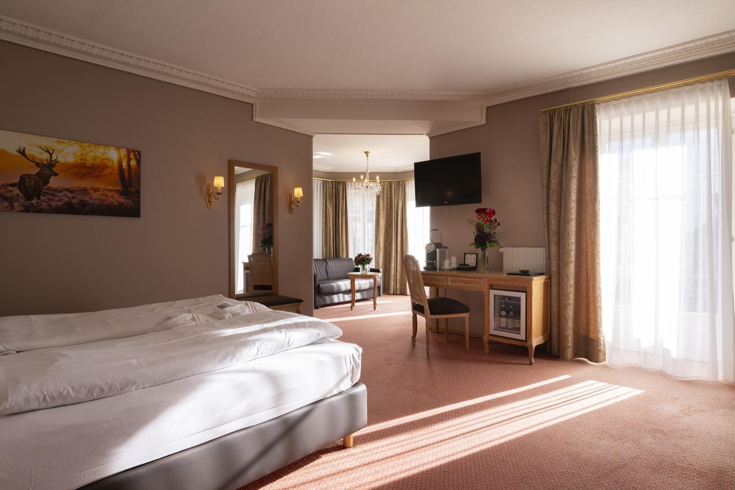 Deluxe Junior Suite - Photo 2