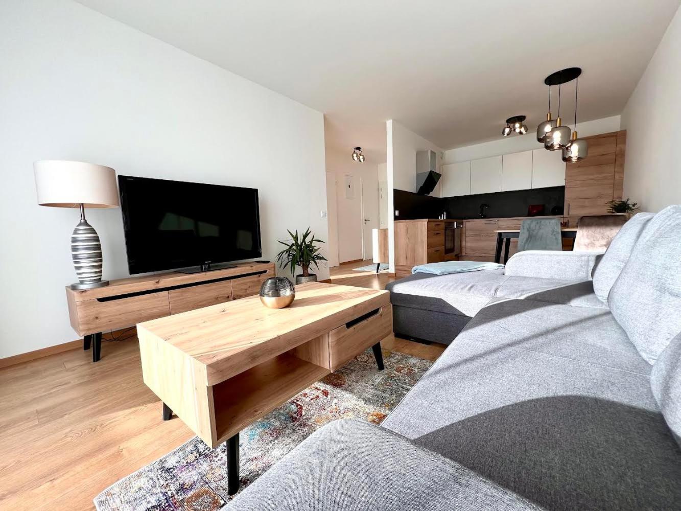 One-Bedroom Apartment photo 1