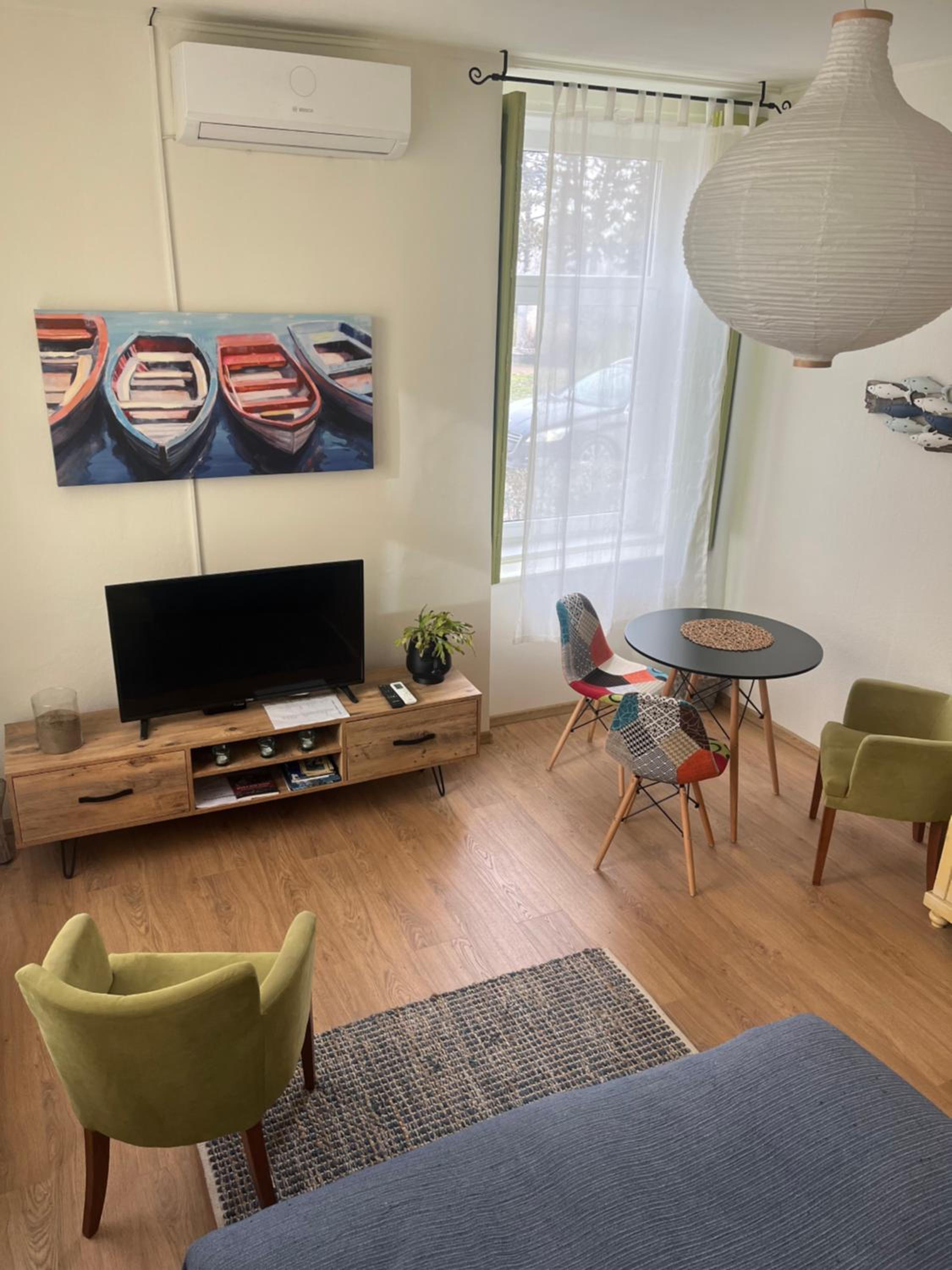 One-Bedroom Apartment photo 1
