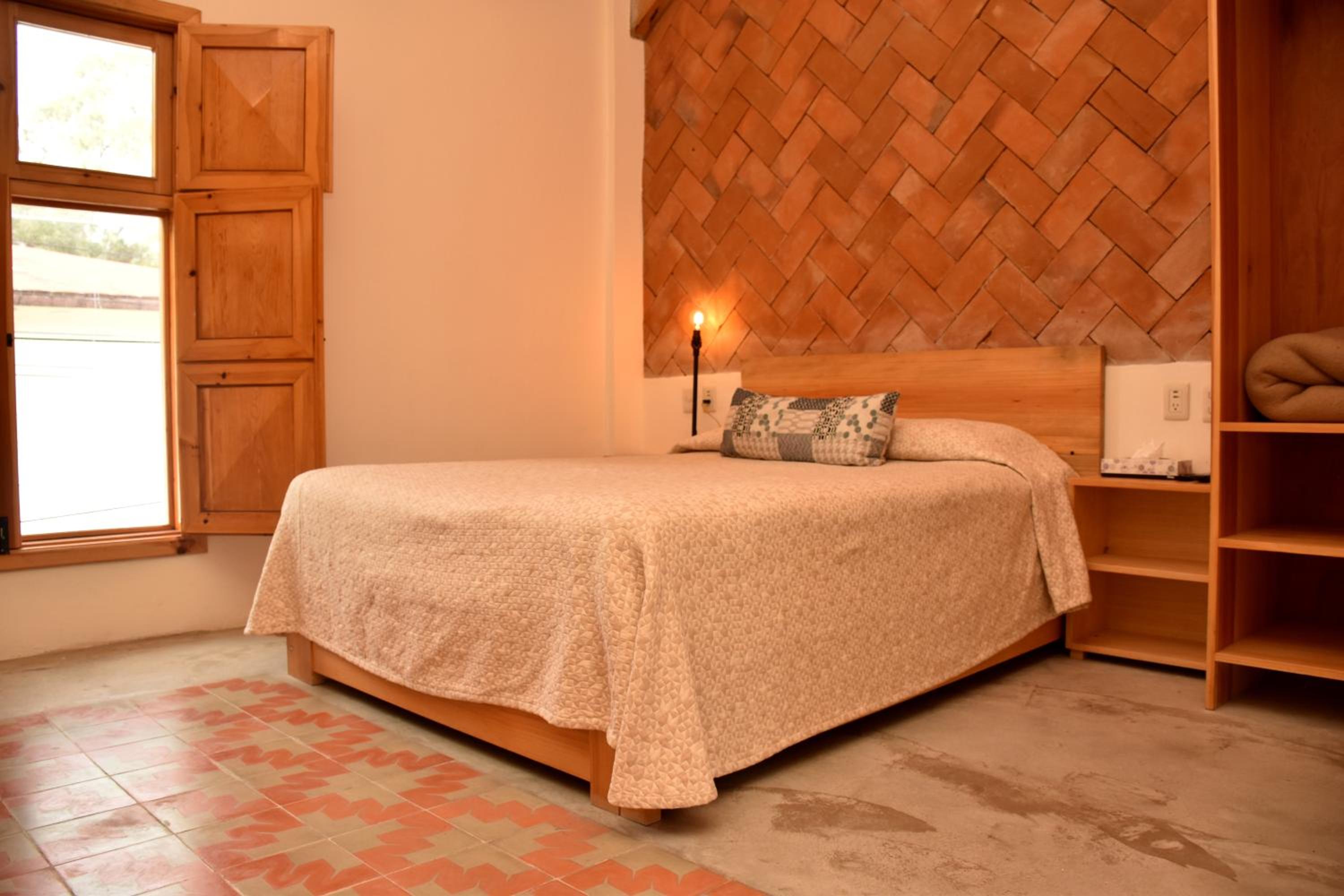 Deluxe Double Room (2 Adults + 1 Child)
