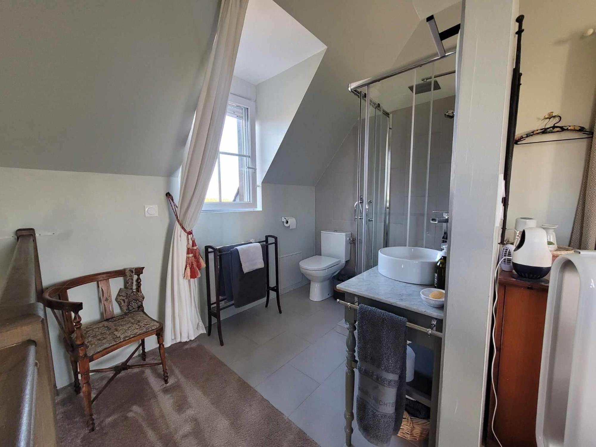Deluxe Double Room with Shower - Photo 4