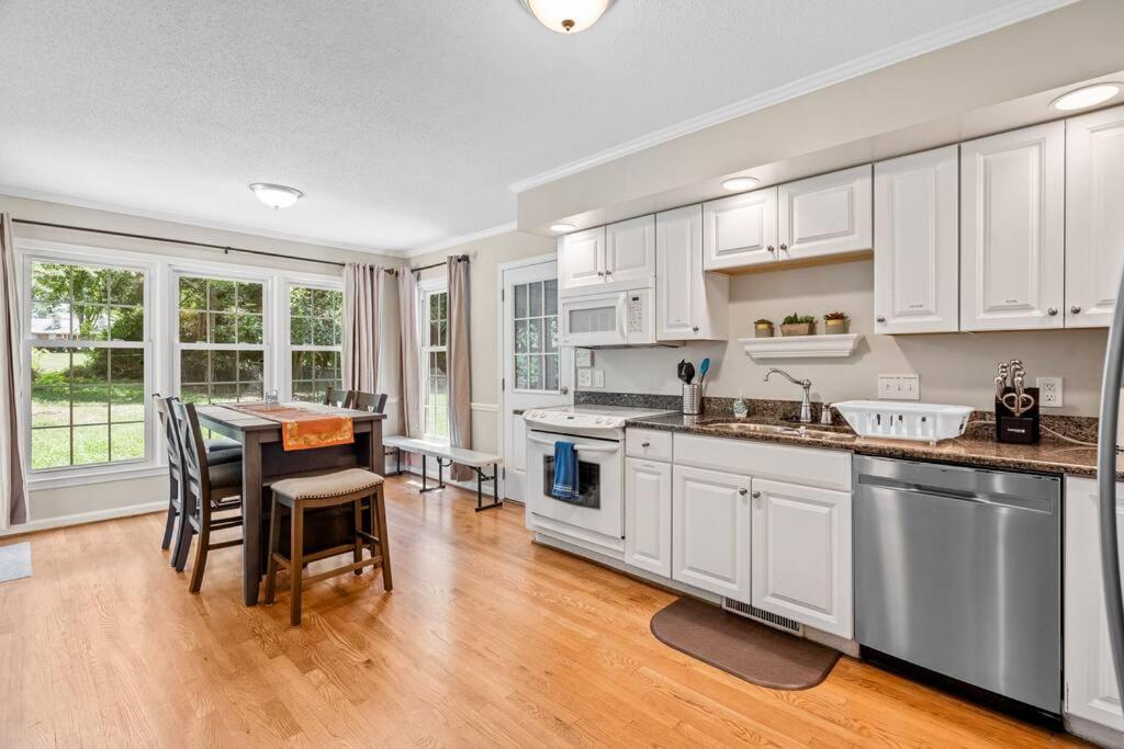 Three-Bedroom House photo 3