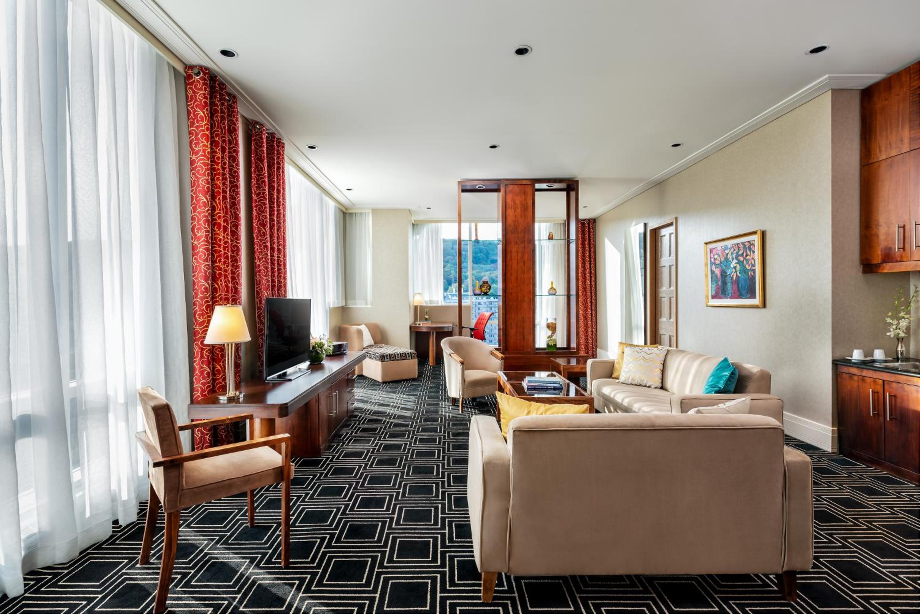 Presidential Suite with Mount Royal View