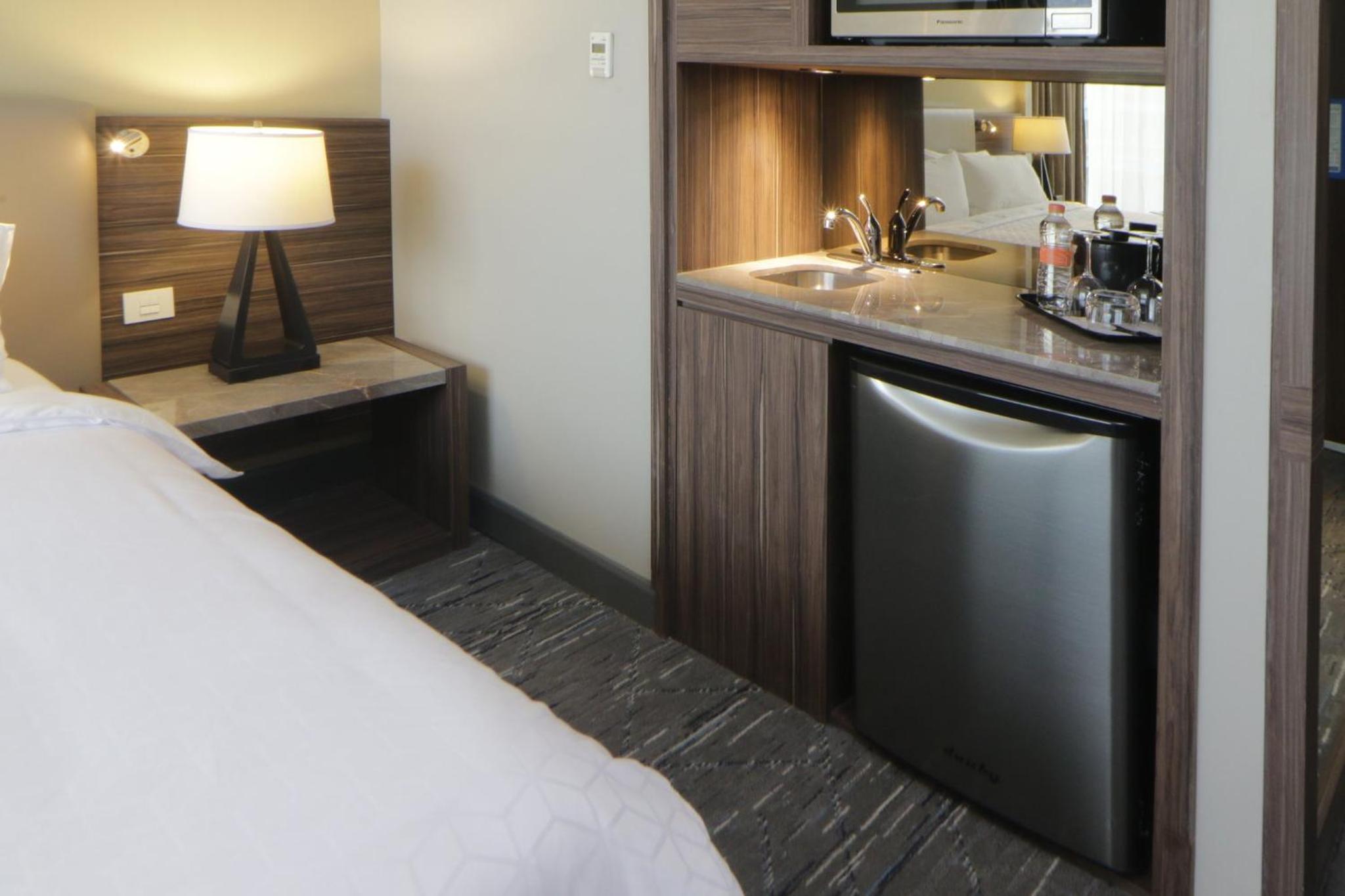 Standard King Room with Roll-in Shower - Mobility Accessible