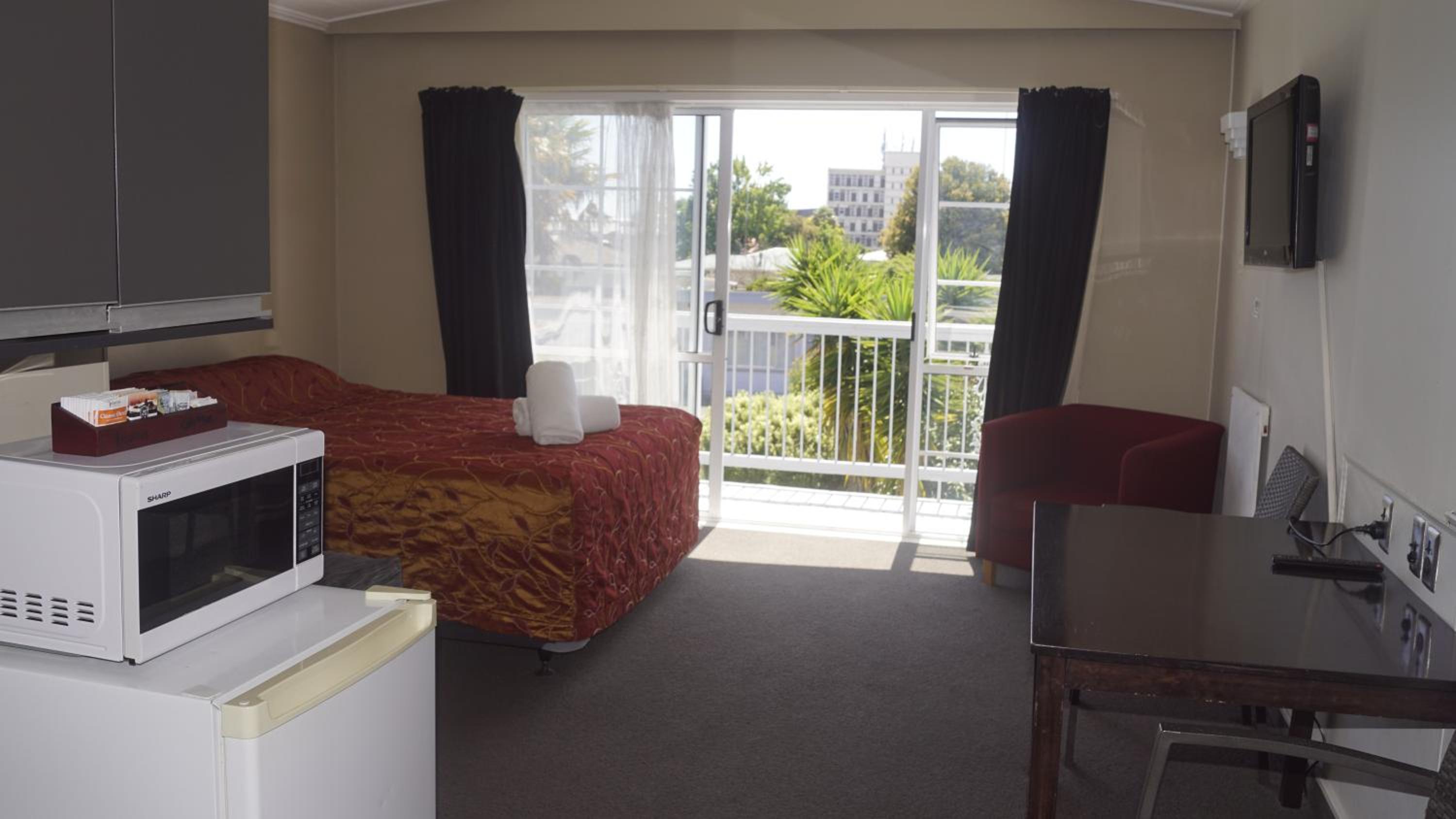 Upstairs Studio Twin Room - Photo 10