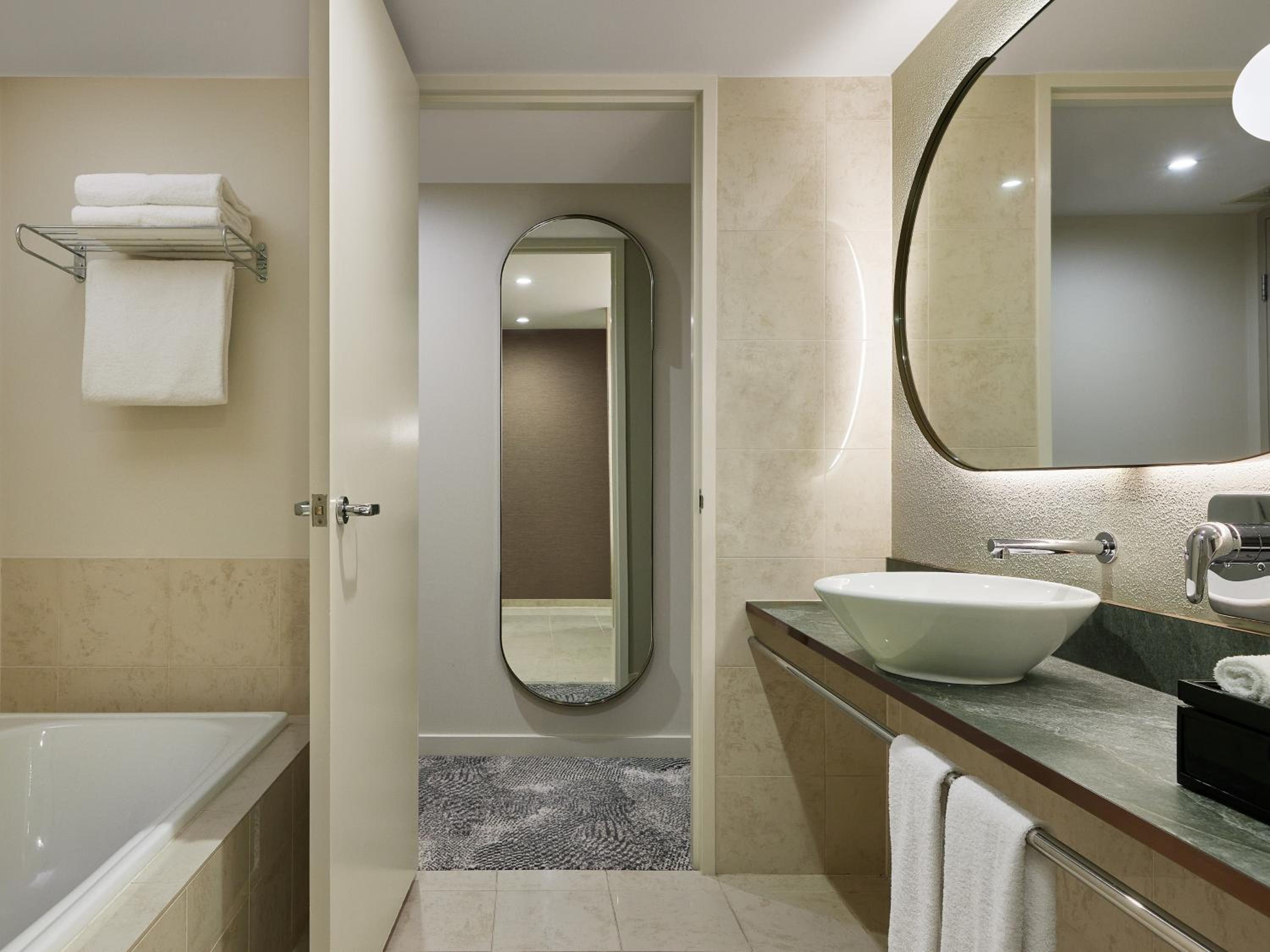 Deluxe Twin Room with View - Photo 3