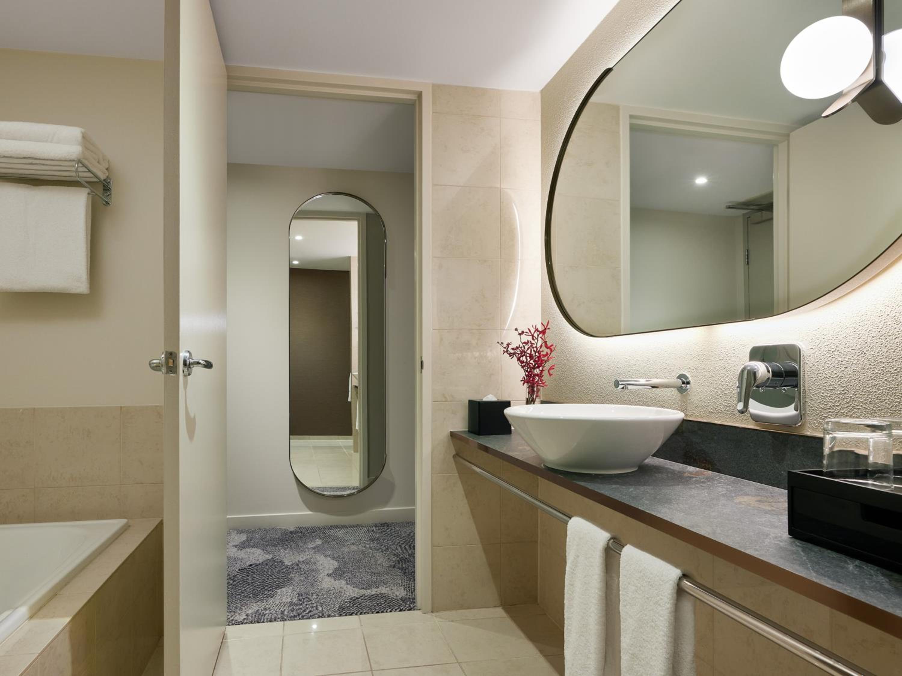 Superior Twin Room with View - Photo 4