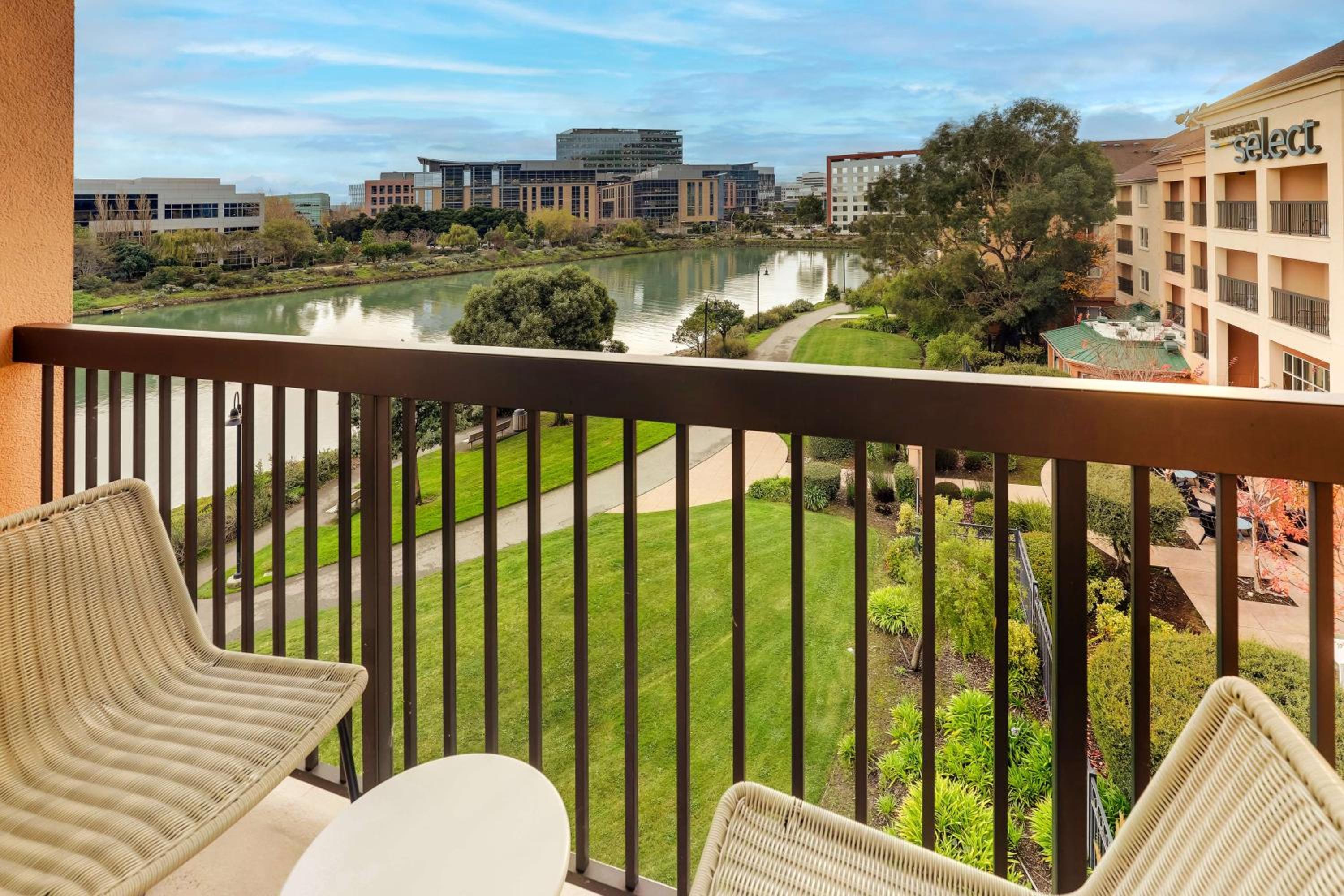 Water View Guestroom King - Photo 6
