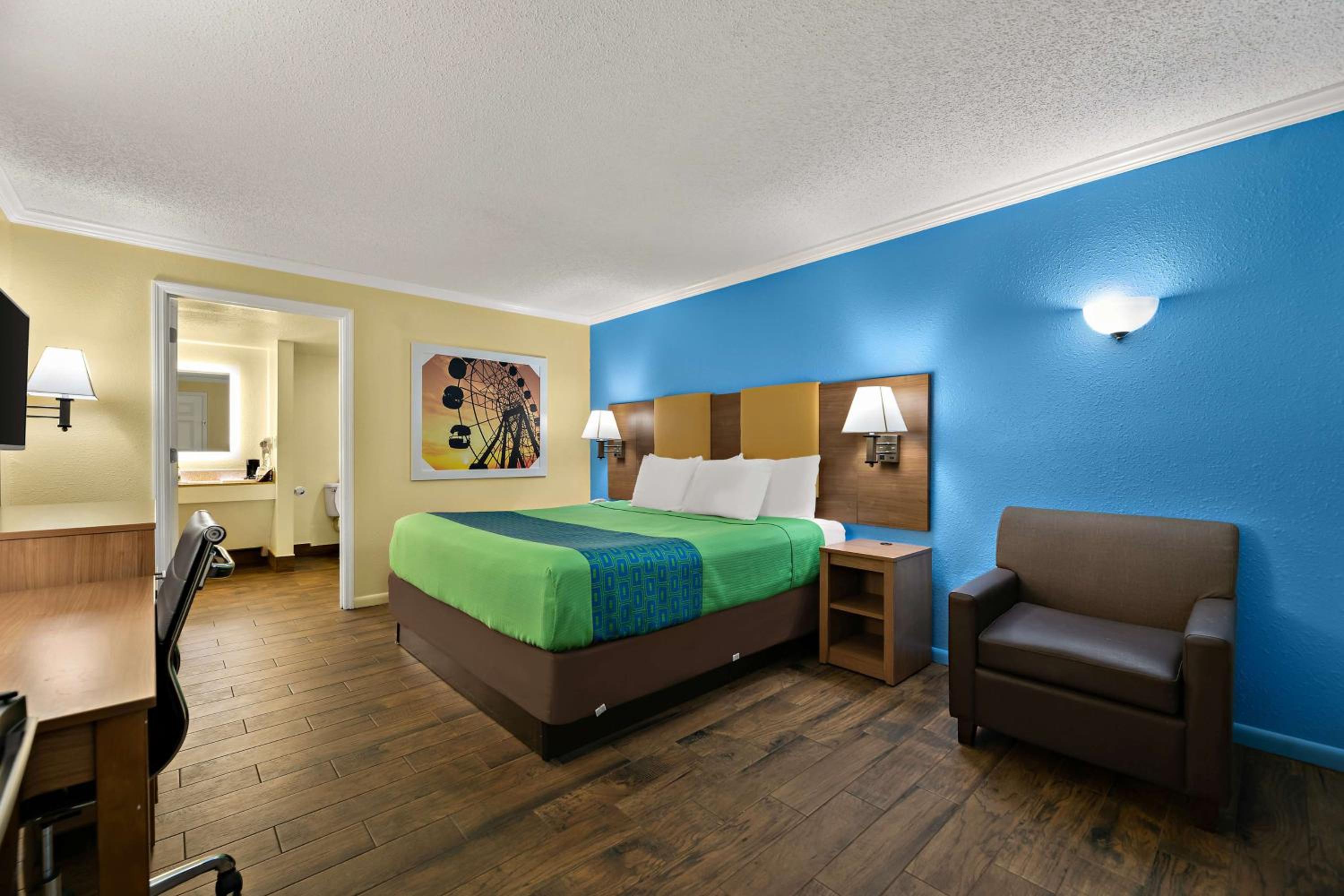 King Room - Non-Smoking - Photo 1
