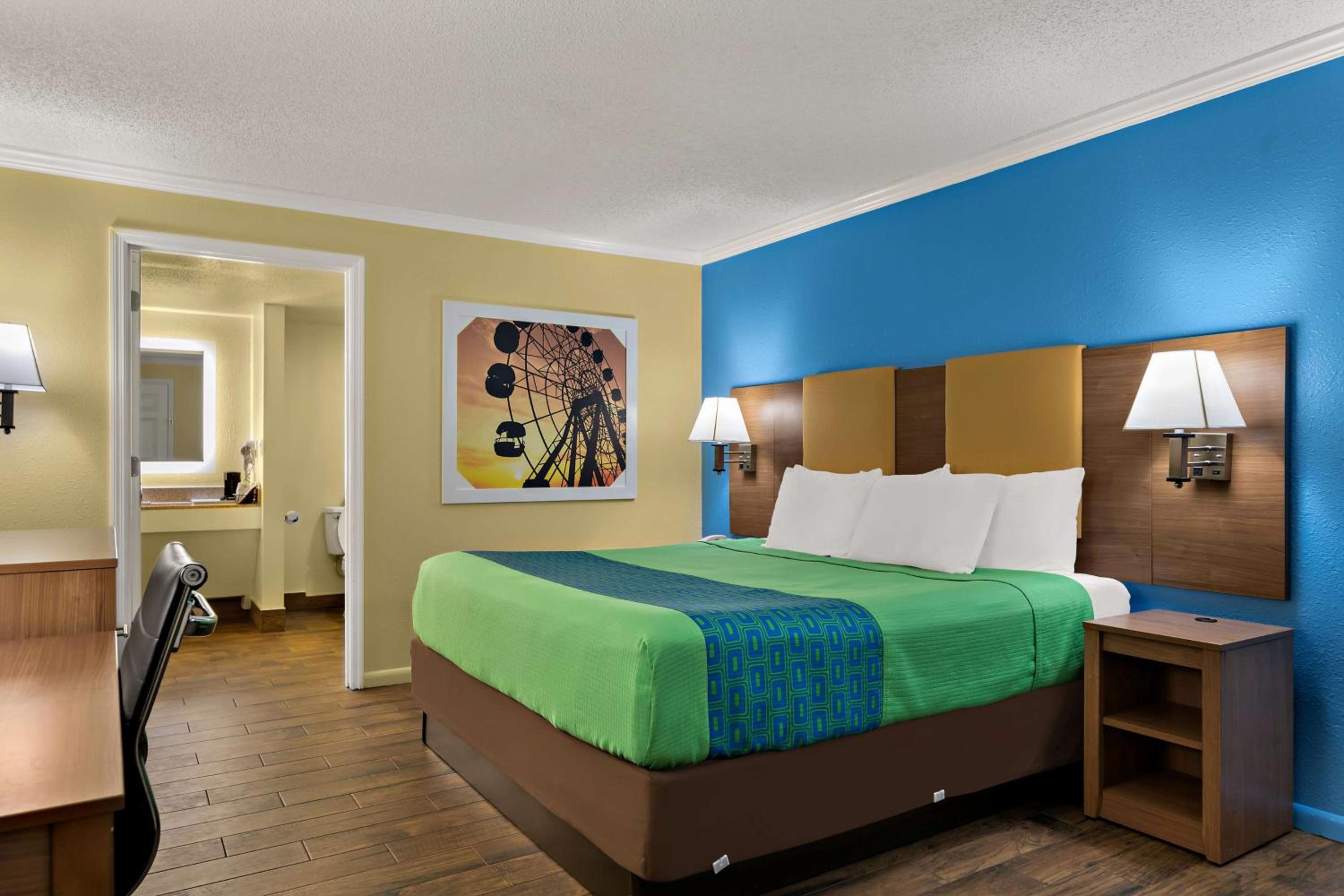 King Room - Non-Smoking - Photo 6