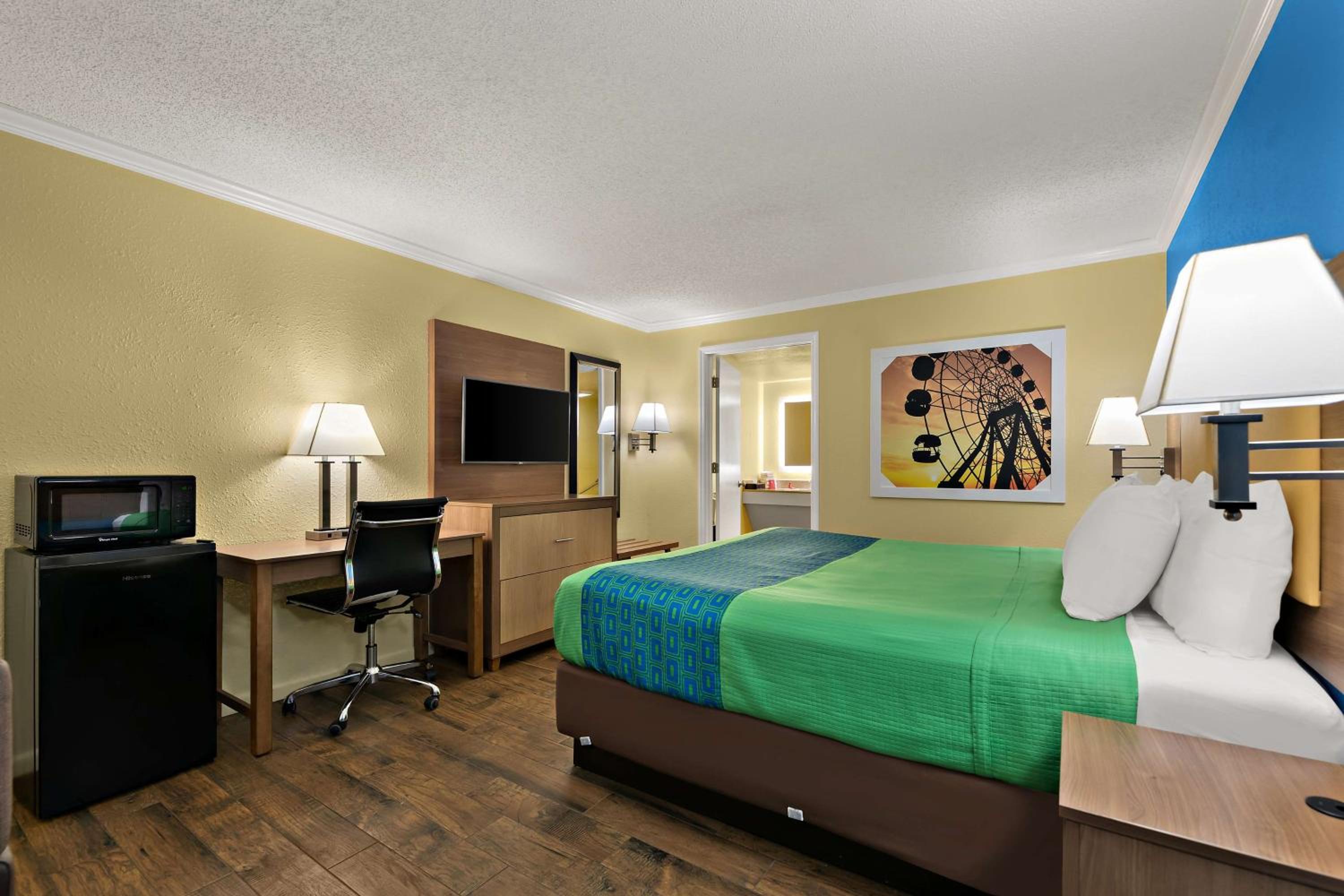 King Room - Non-Smoking - Photo 7