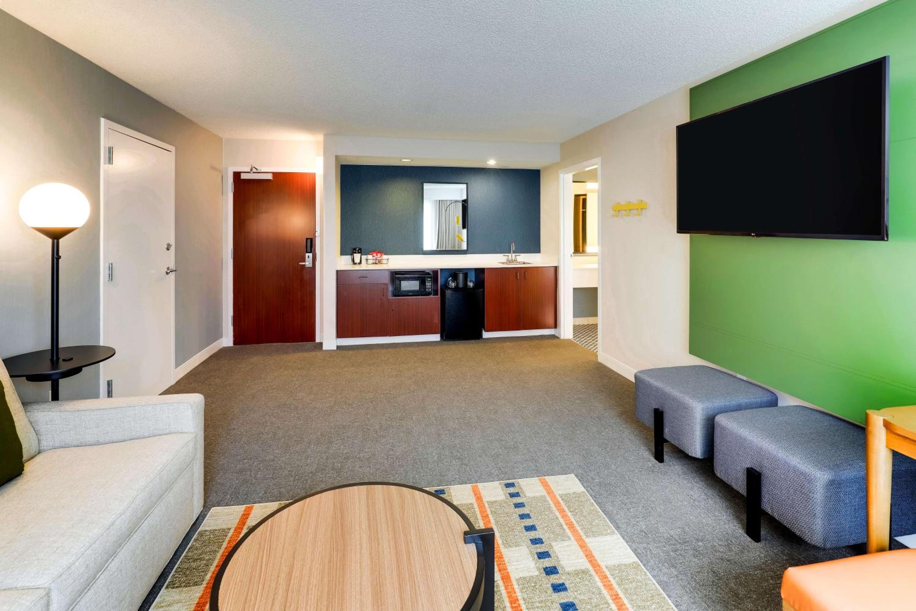 One Bedroom Suite King - Photo 2