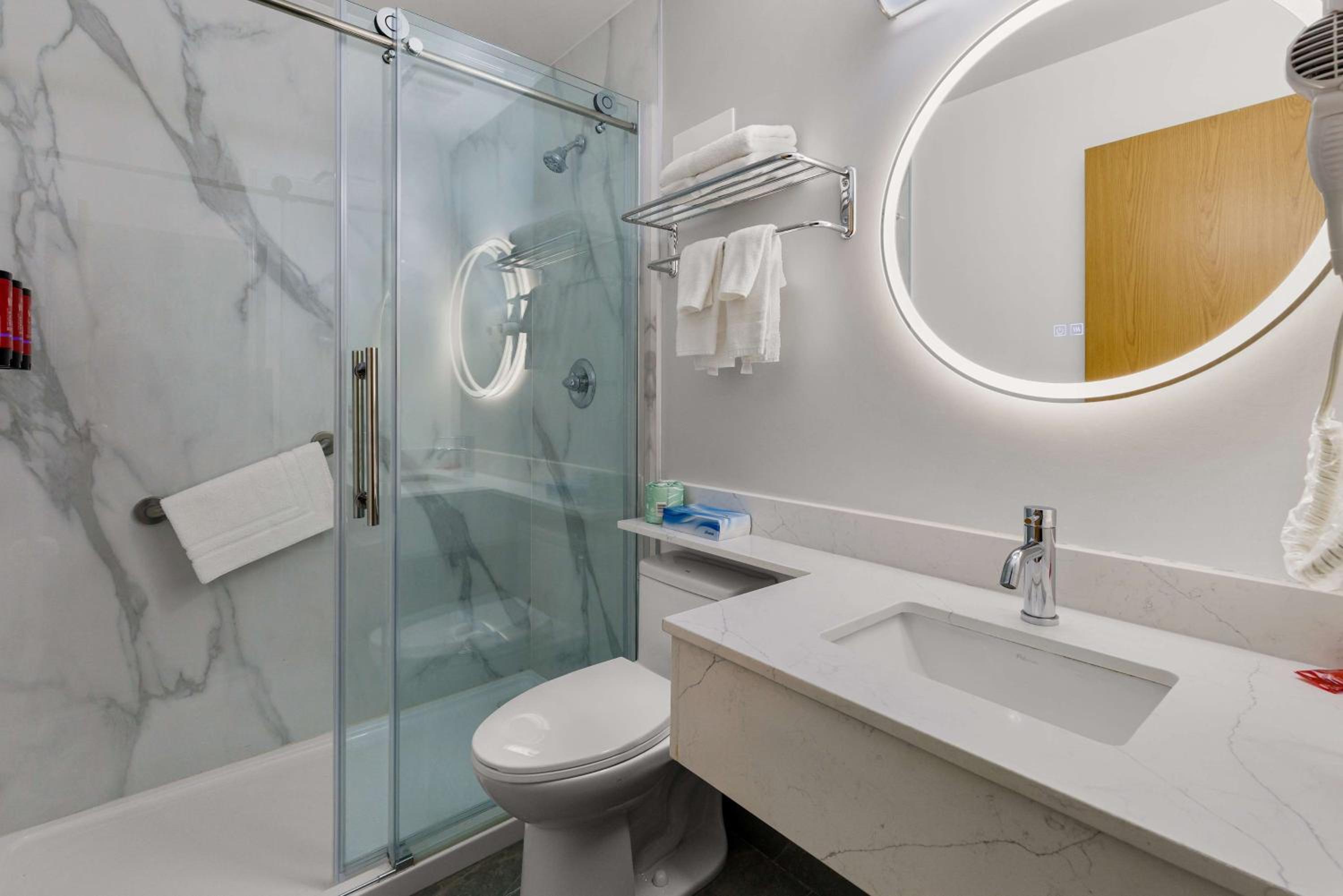 King Room with Walk-in Shower - Disability Access - Photo 5