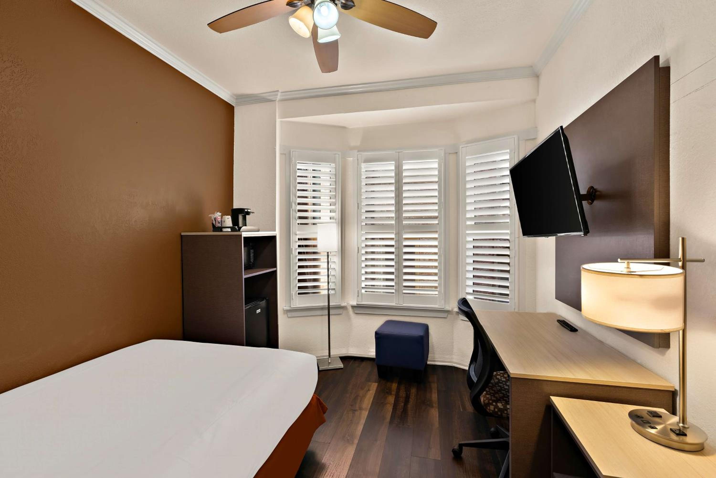 Double Room - Non-Smoking  - Photo 1