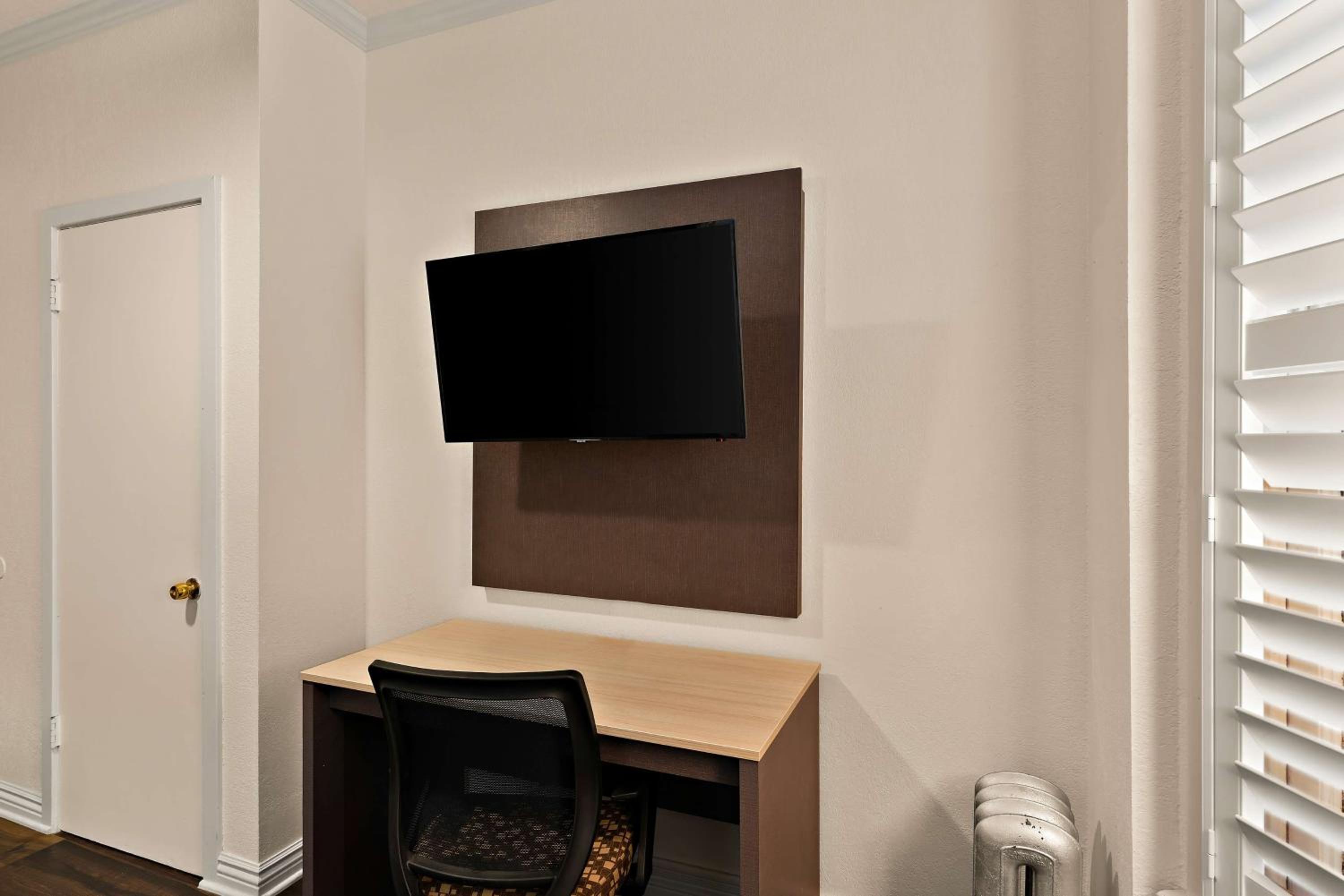 Double Room - Non-Smoking  - Photo 2