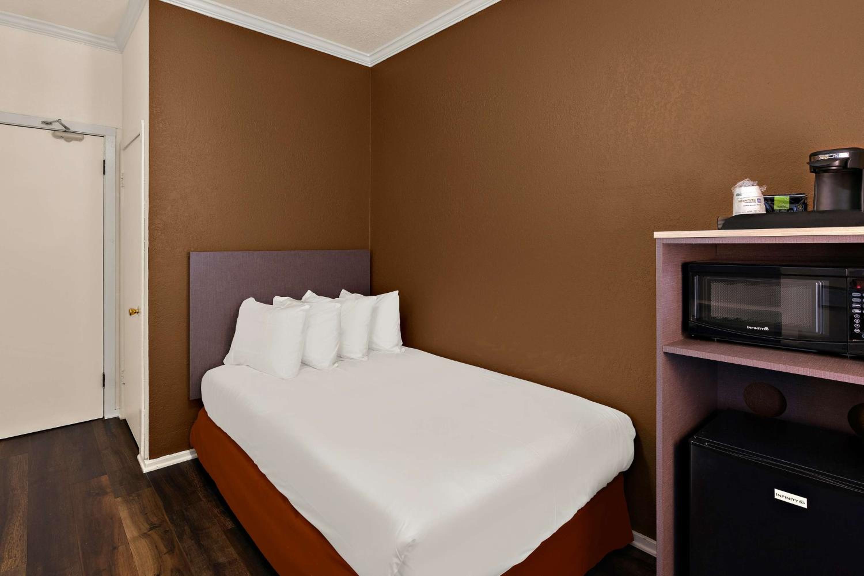 Double Room - Non-Smoking  - Photo 3
