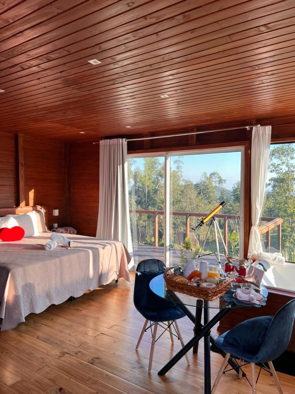 Deluxe Double Room with Bath photo 2