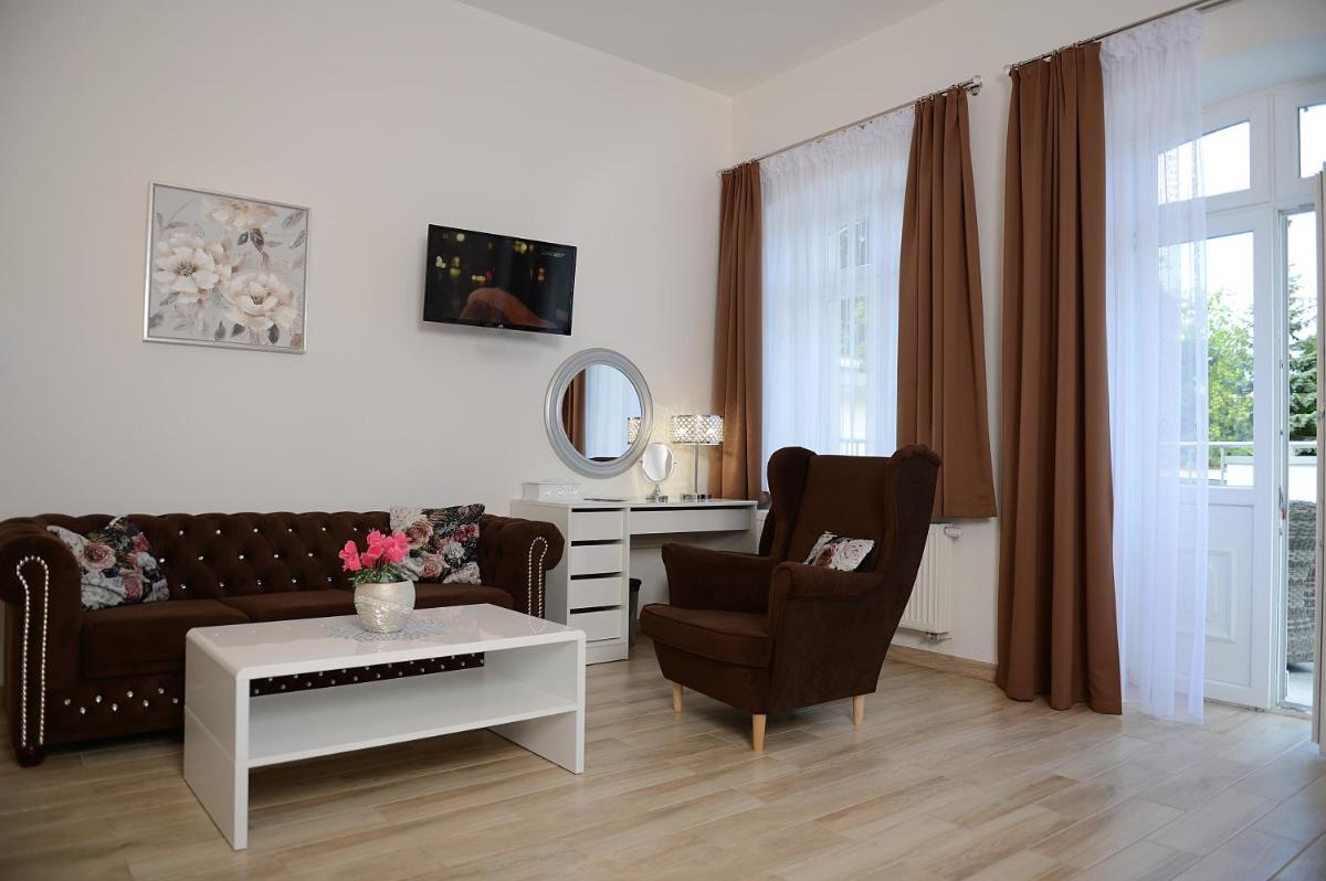 Apartment with Balcony photo 2