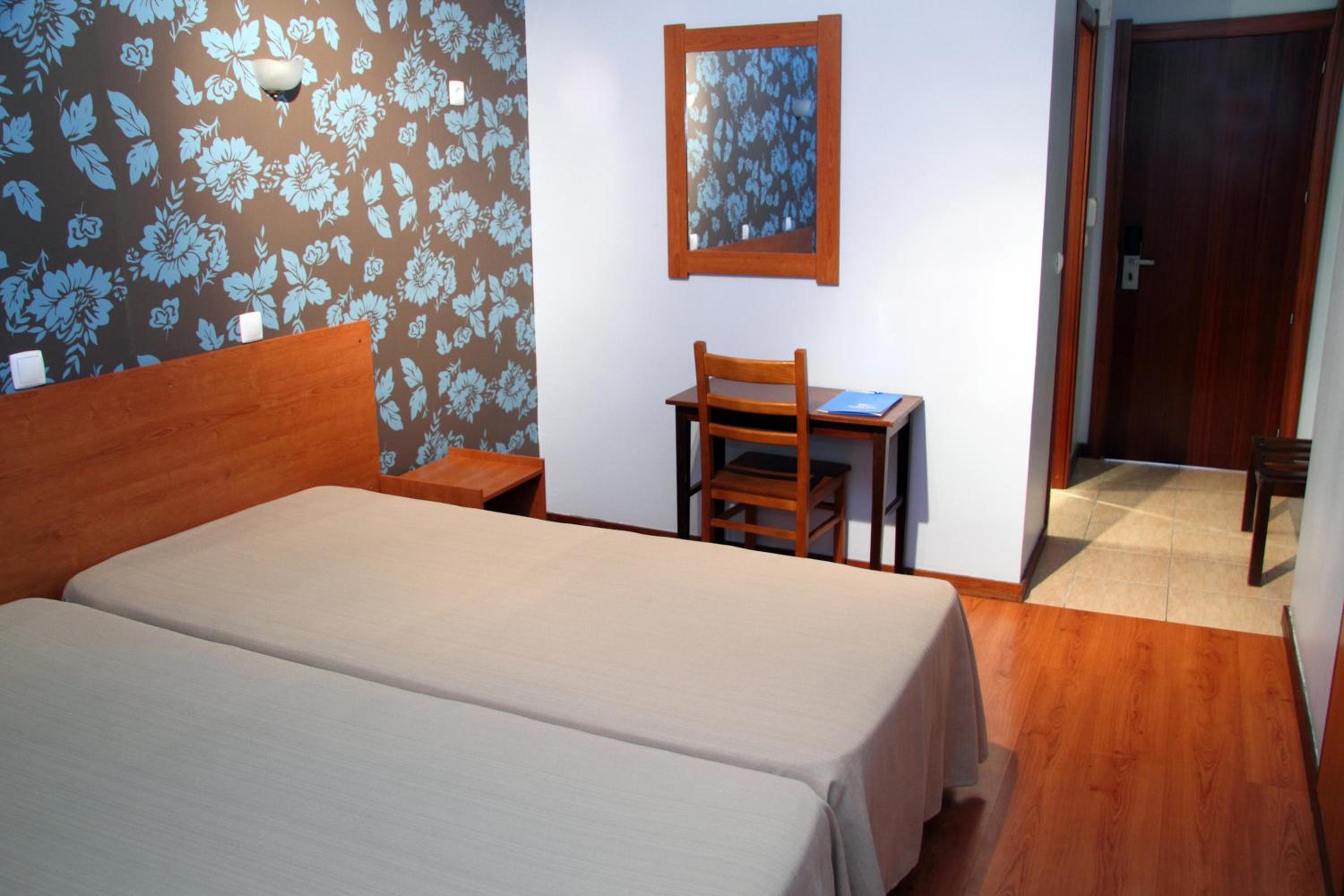 Twin Room - Photo 5