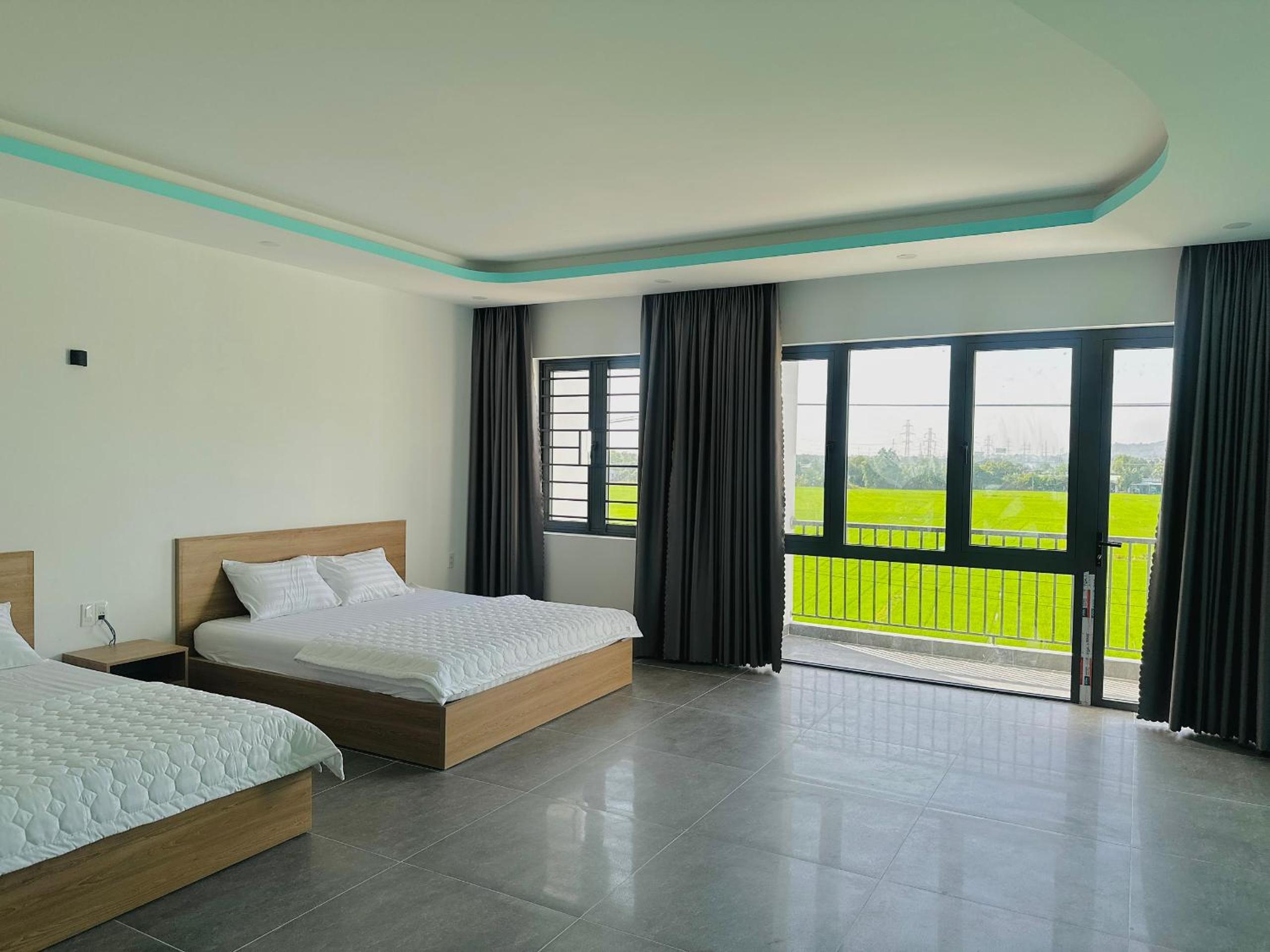 Family Room with Balcony photo 1