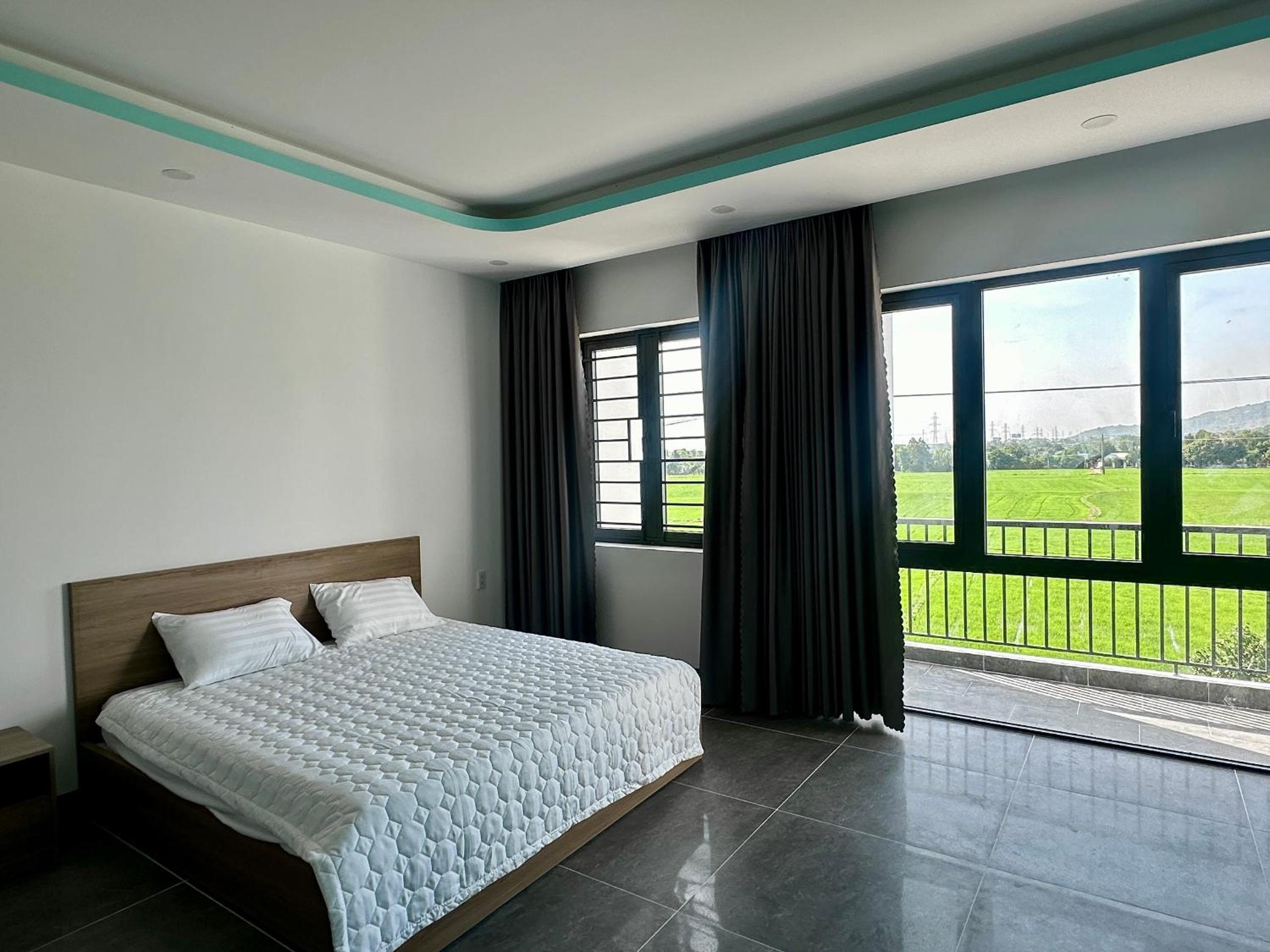 Family Room with Balcony photo 2