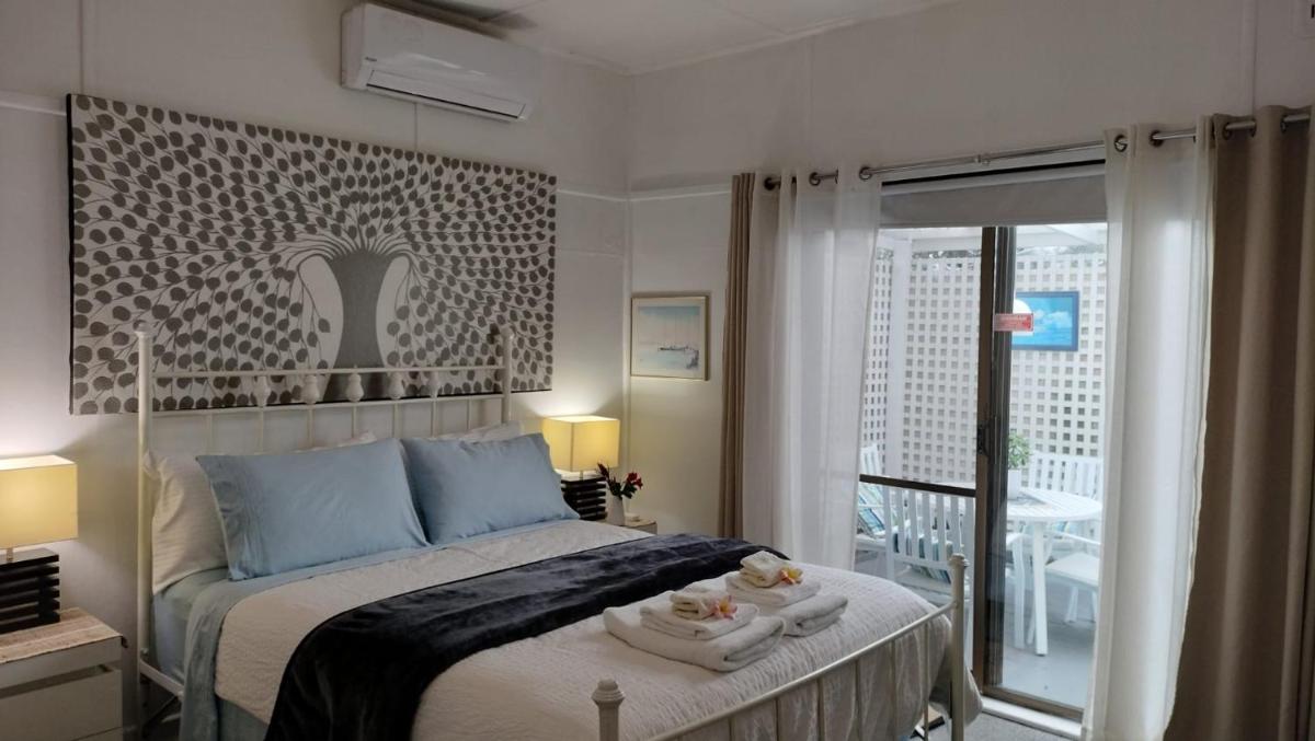 Three-Bedroom House photo 2