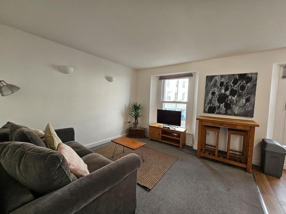 One-Bedroom Apartment photo 3