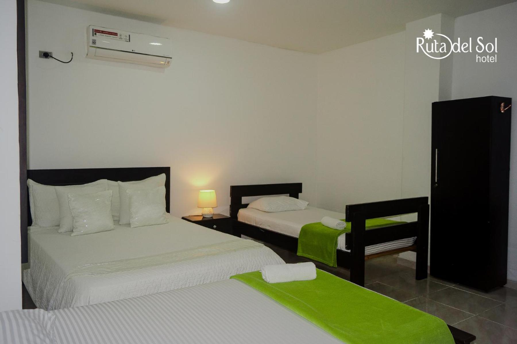 Quadruple Room with Private Bathroom photo 2
