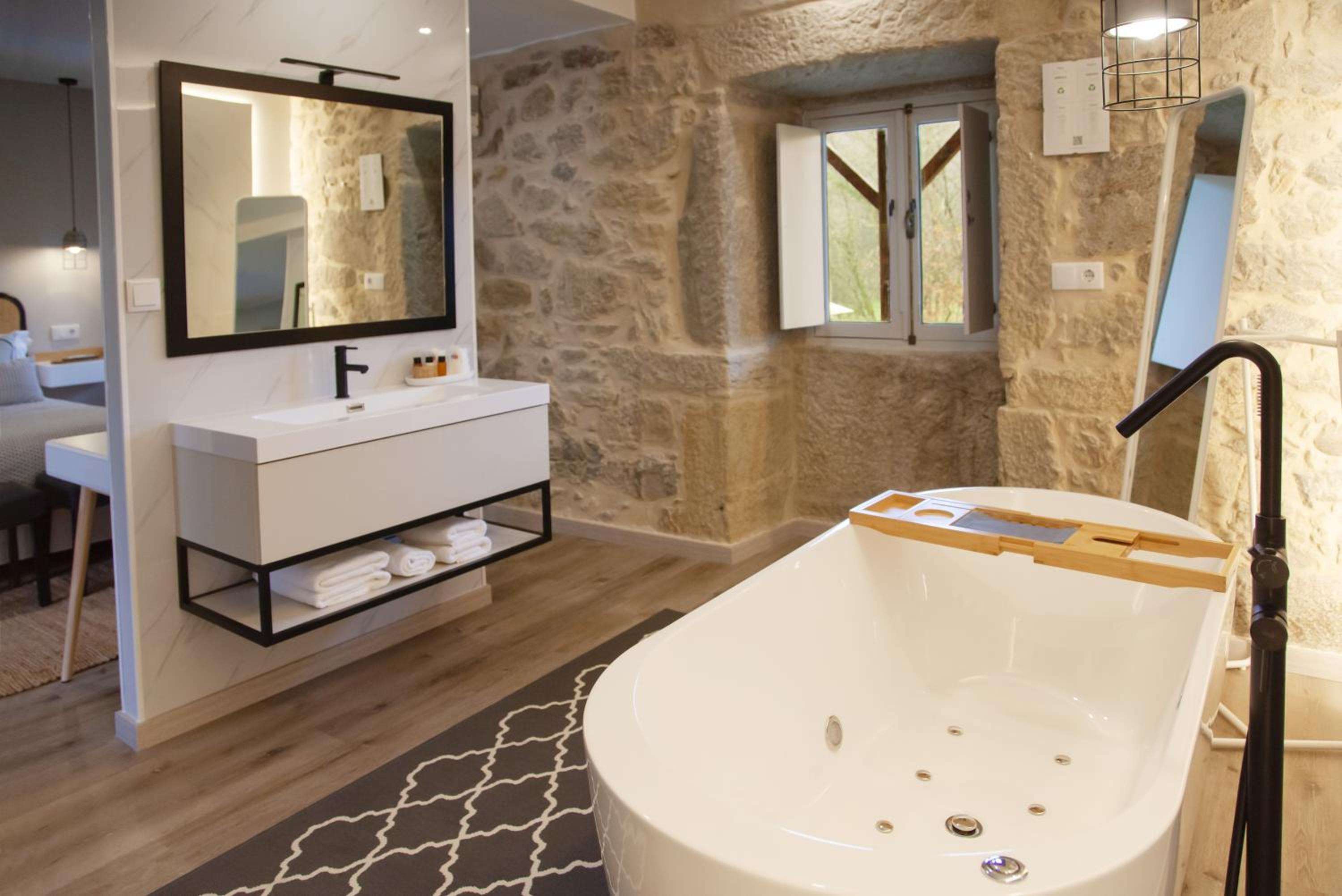 Queen Room with Spa Bath - Photo 4
