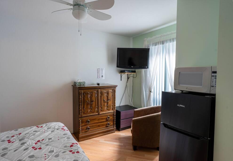 One-Bedroom Apartment photo 1