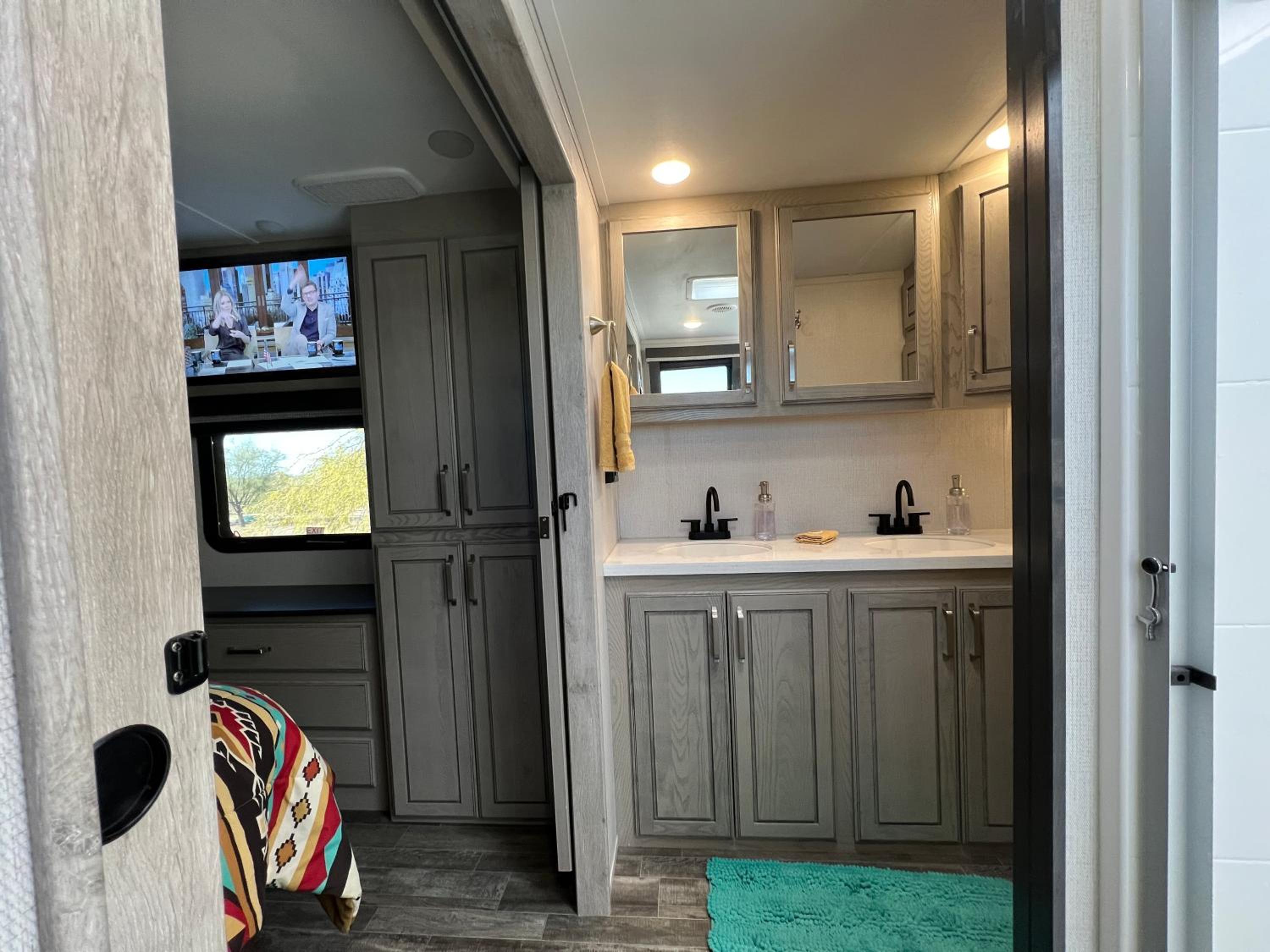 Mobile Home photo 2