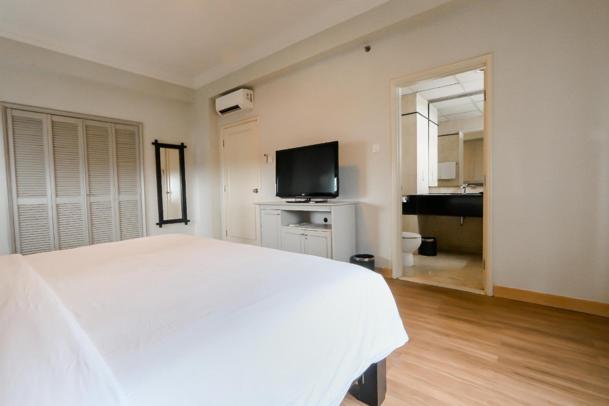 Three-Bedroom Apartment - Photo 17