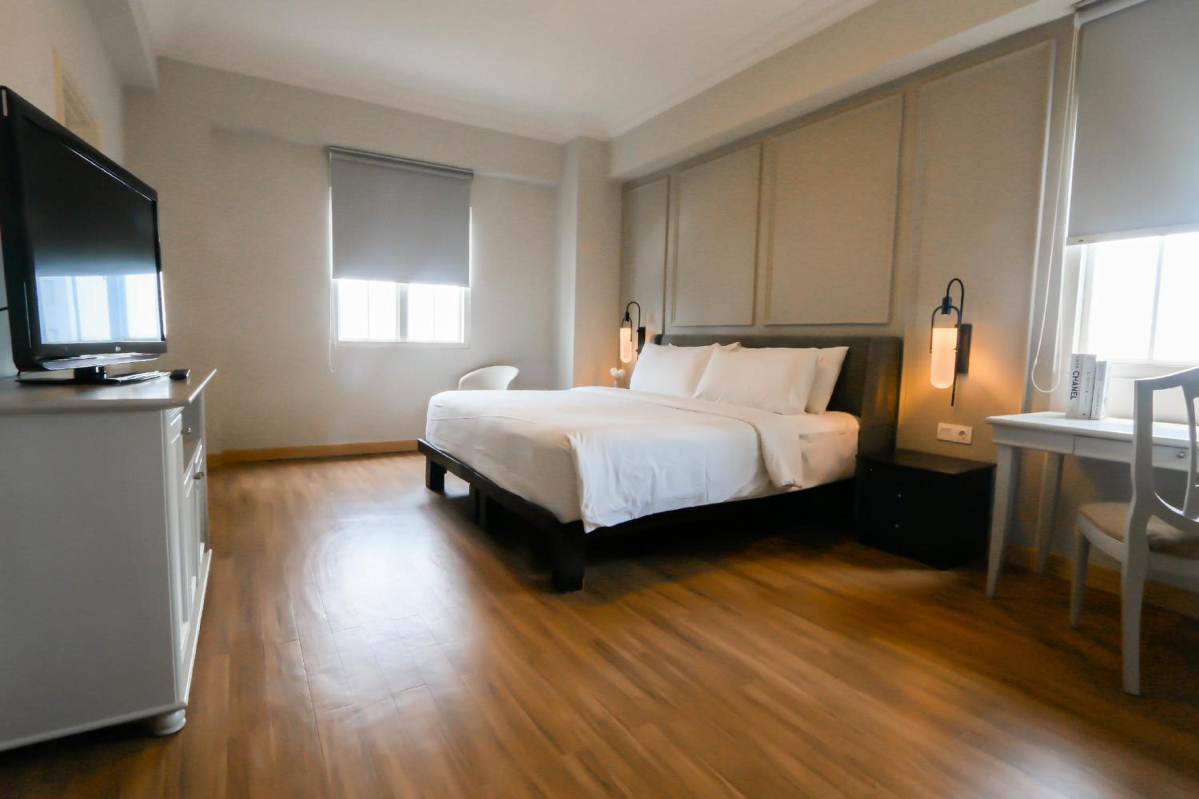 Three-Bedroom Apartment - Photo 16