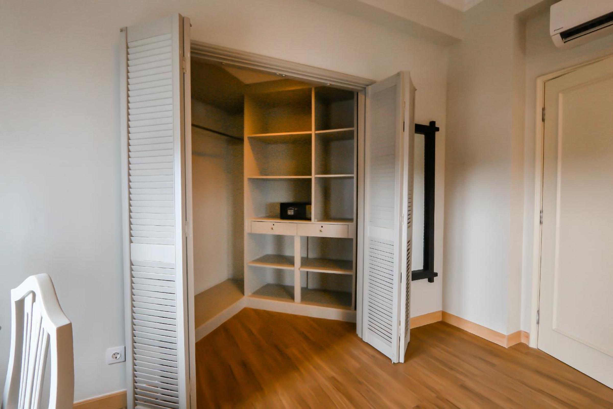 Three-Bedroom Apartment - Photo 11
