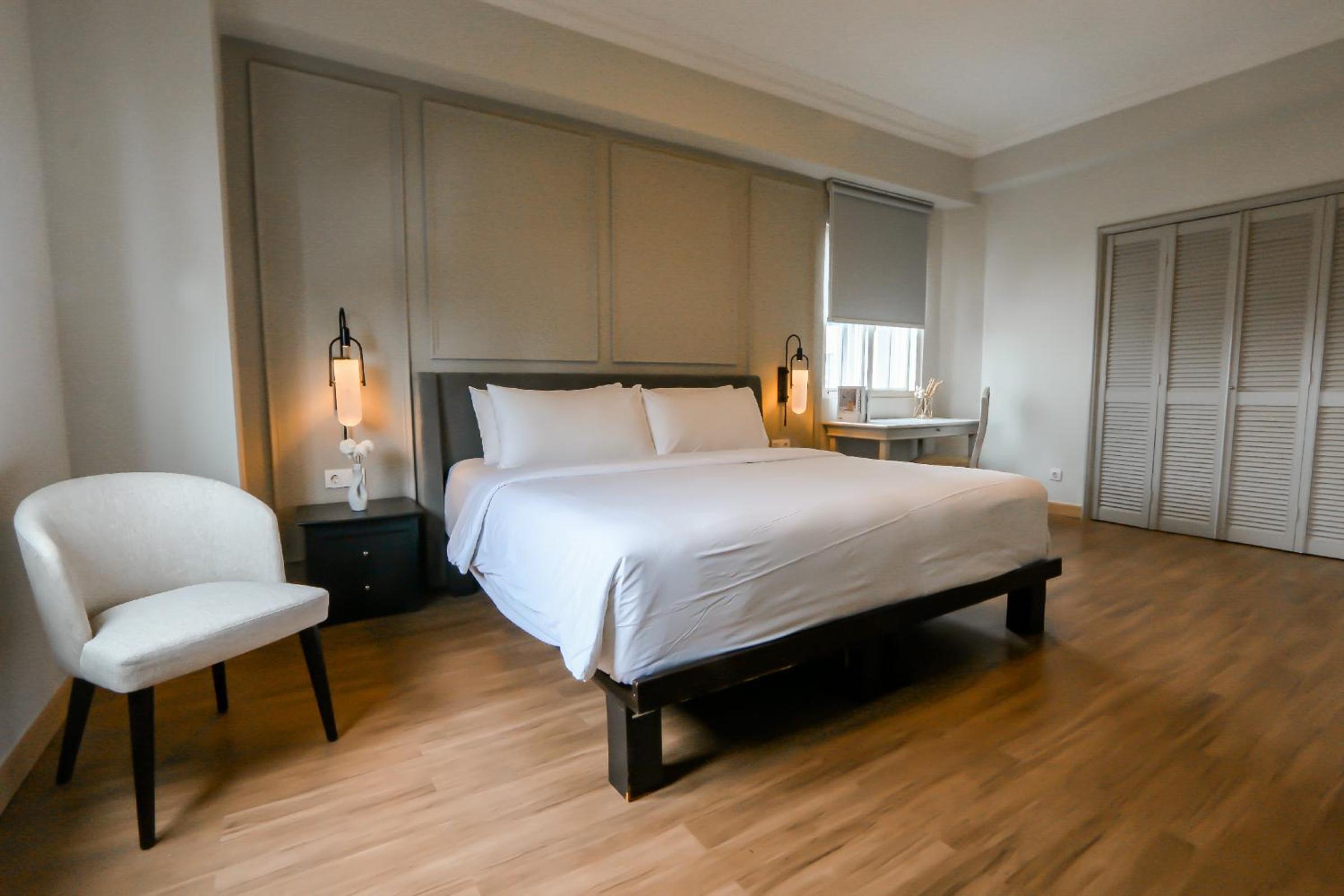 Three-Bedroom Apartment - Photo 10