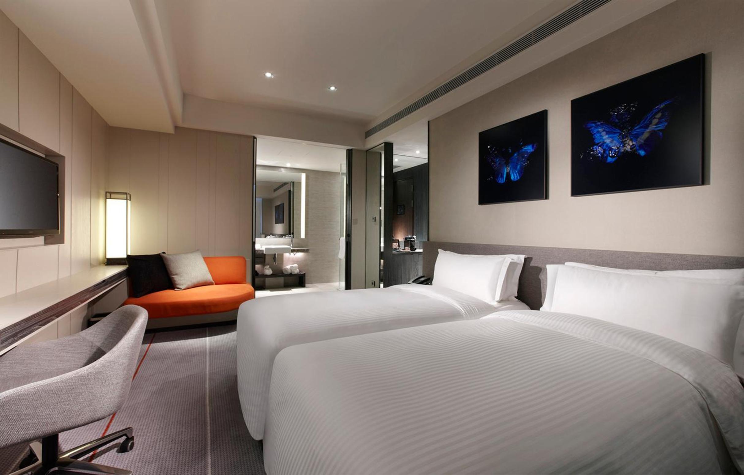 Premium Twin Room - Photo 4