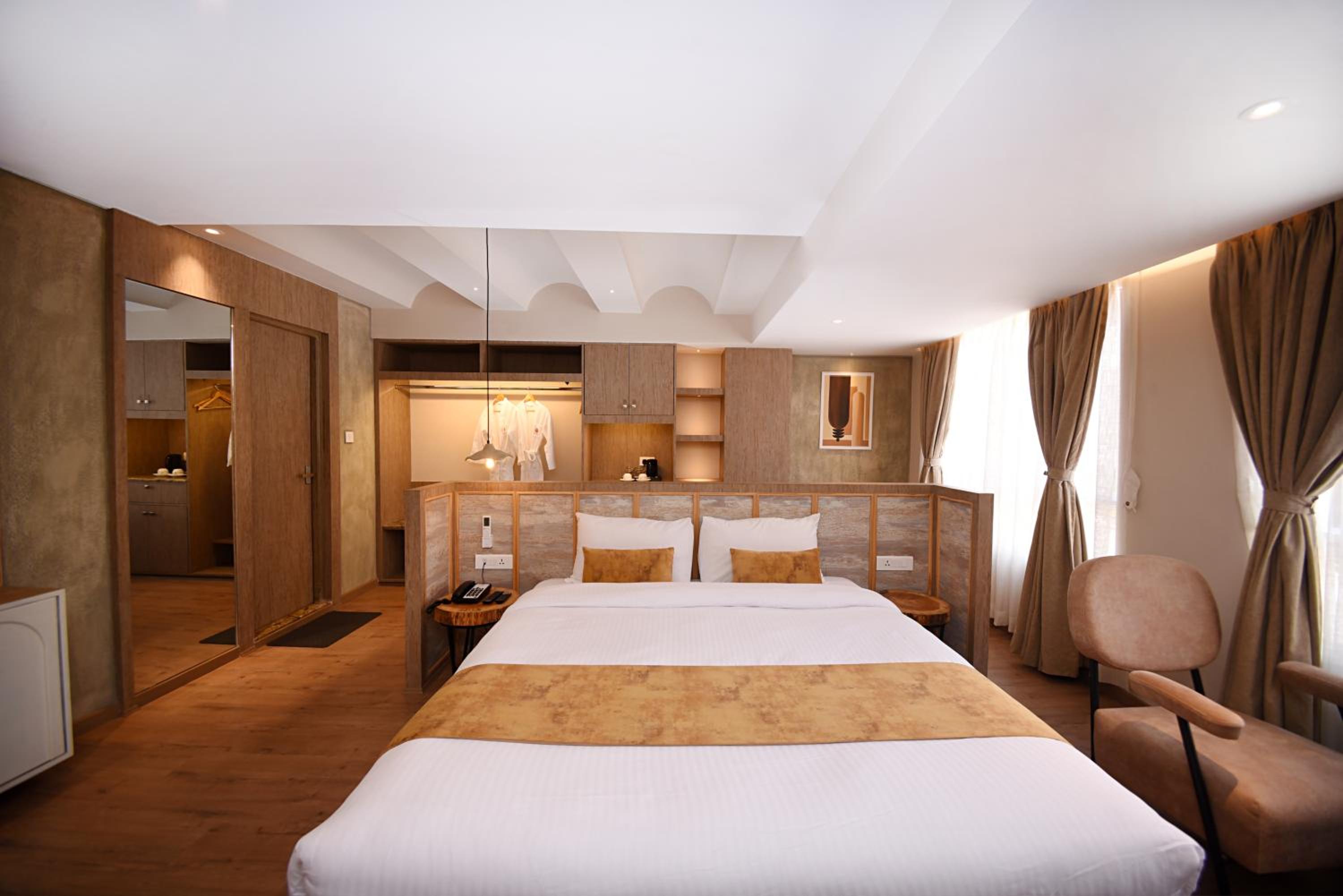 Suite - Photo 3