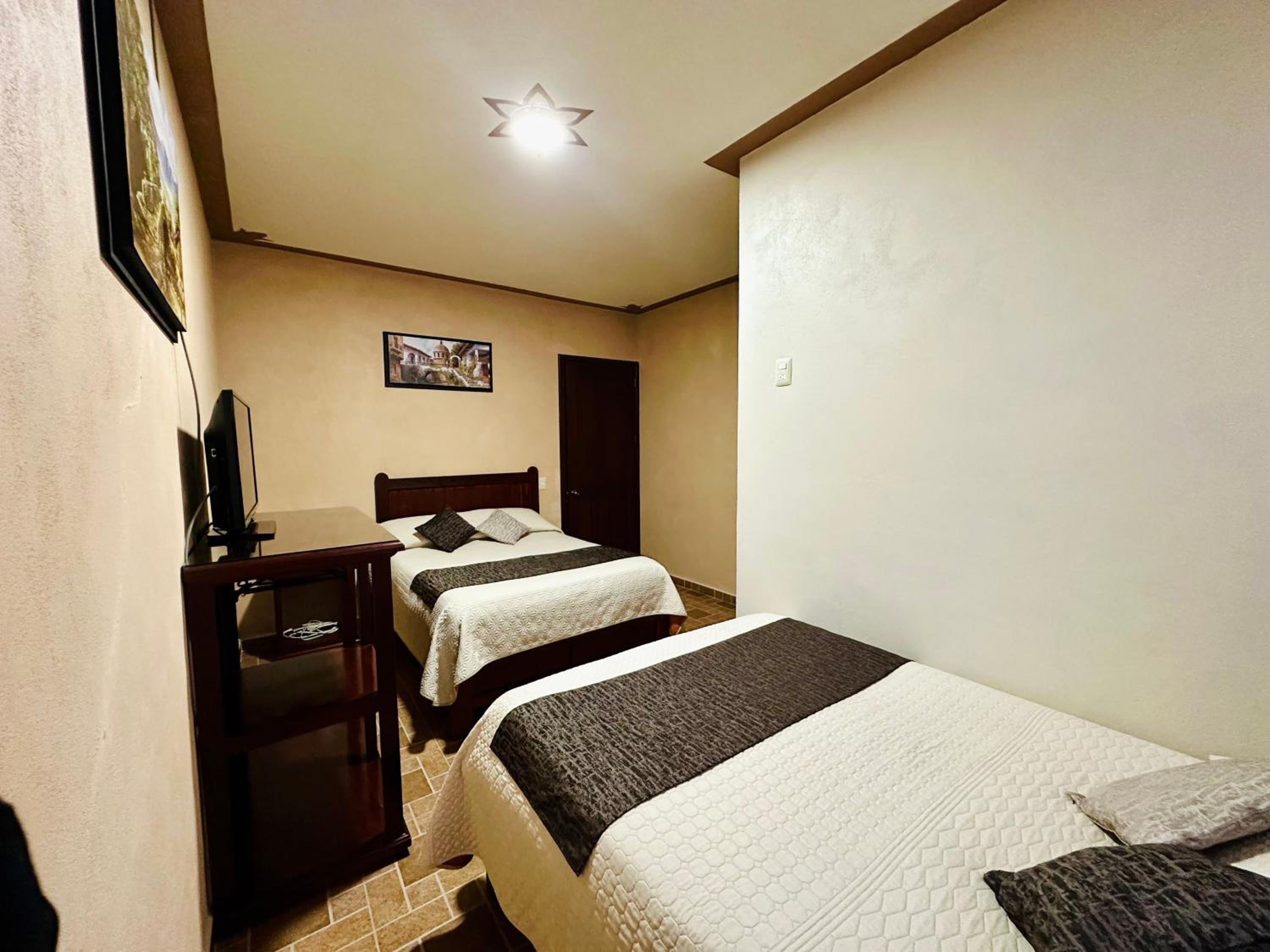Twin Room with Private Bathroom photo 3