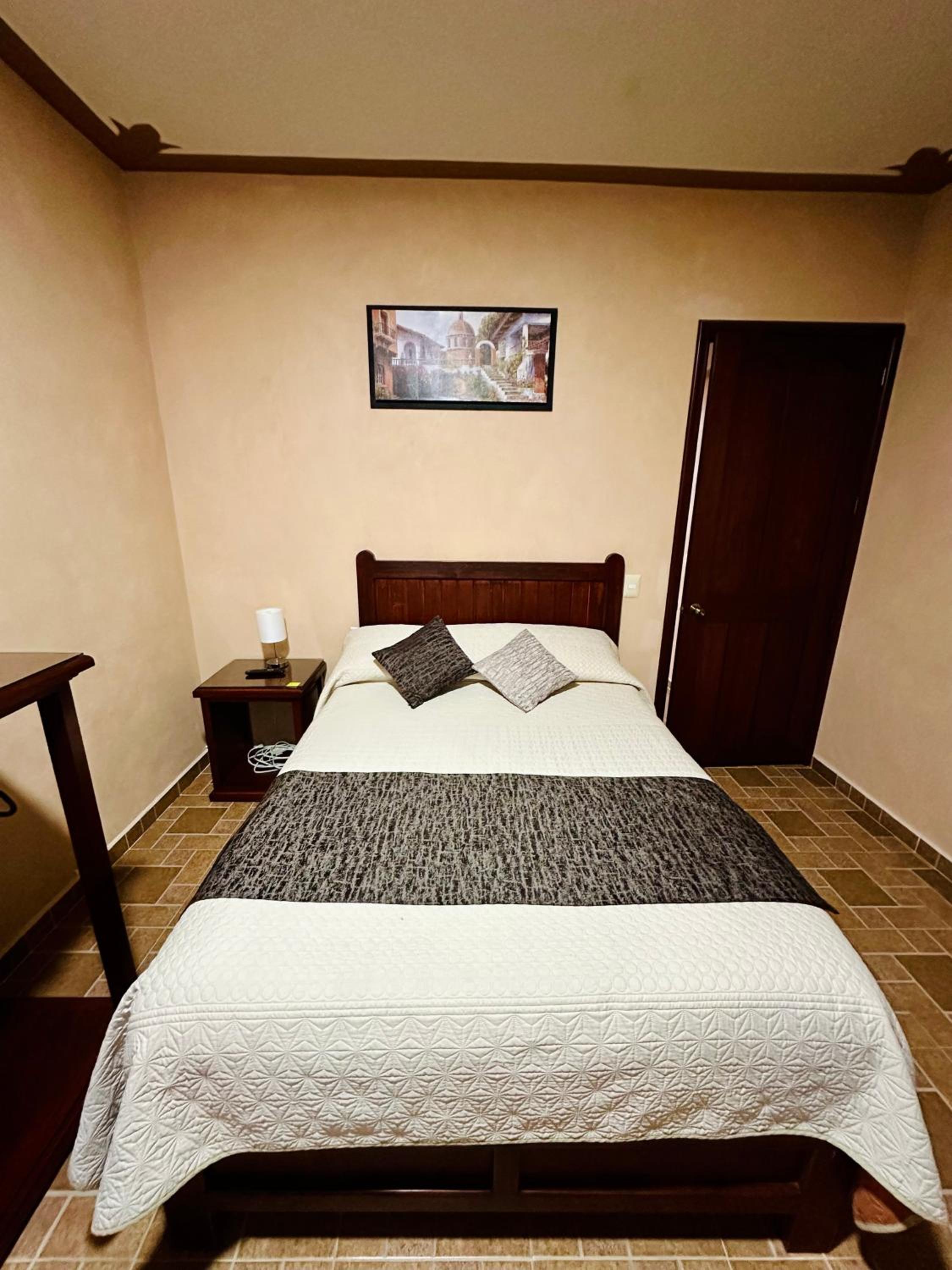 Twin Room with Private Bathroom photo 2
