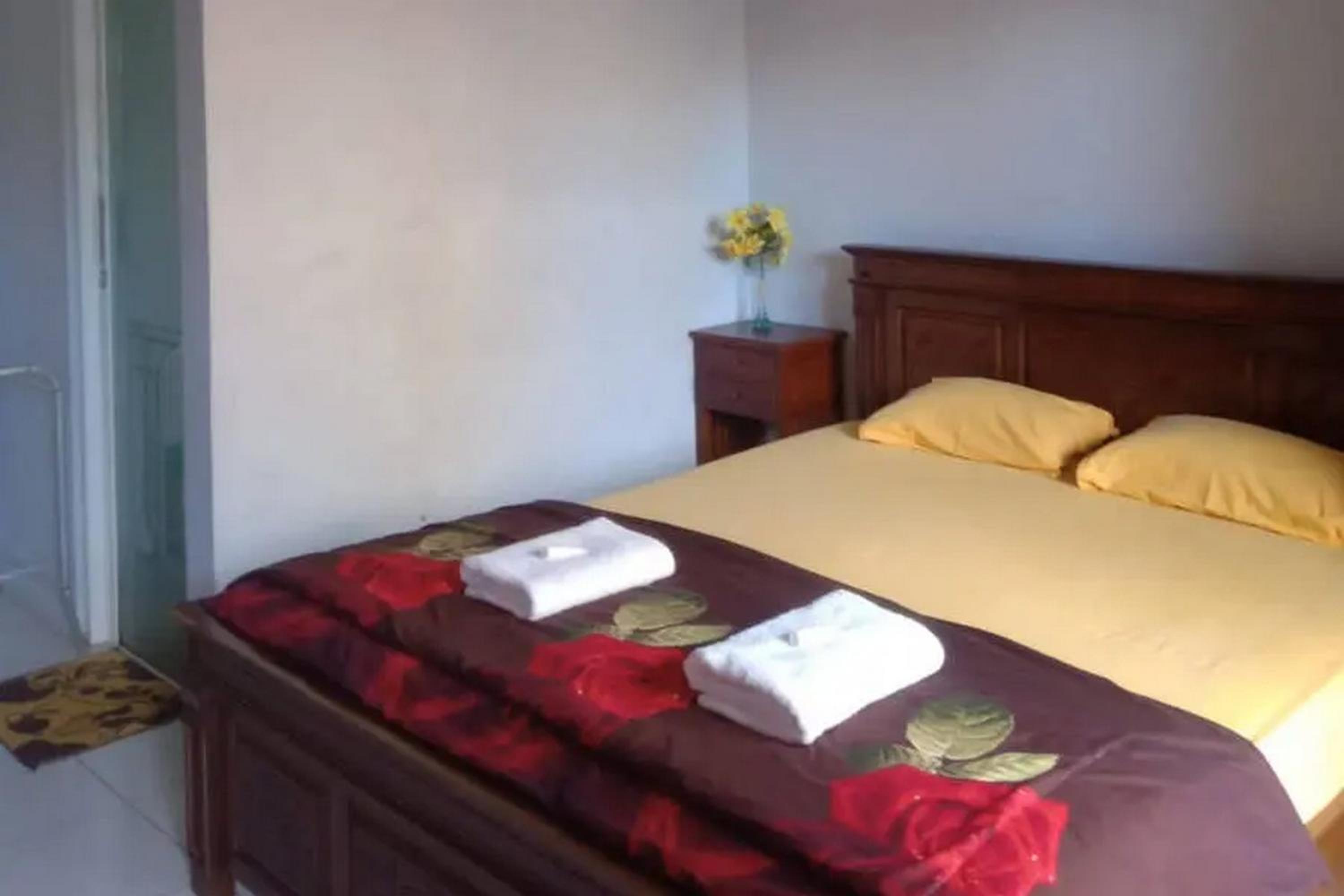 Deluxe Room - Photo 5