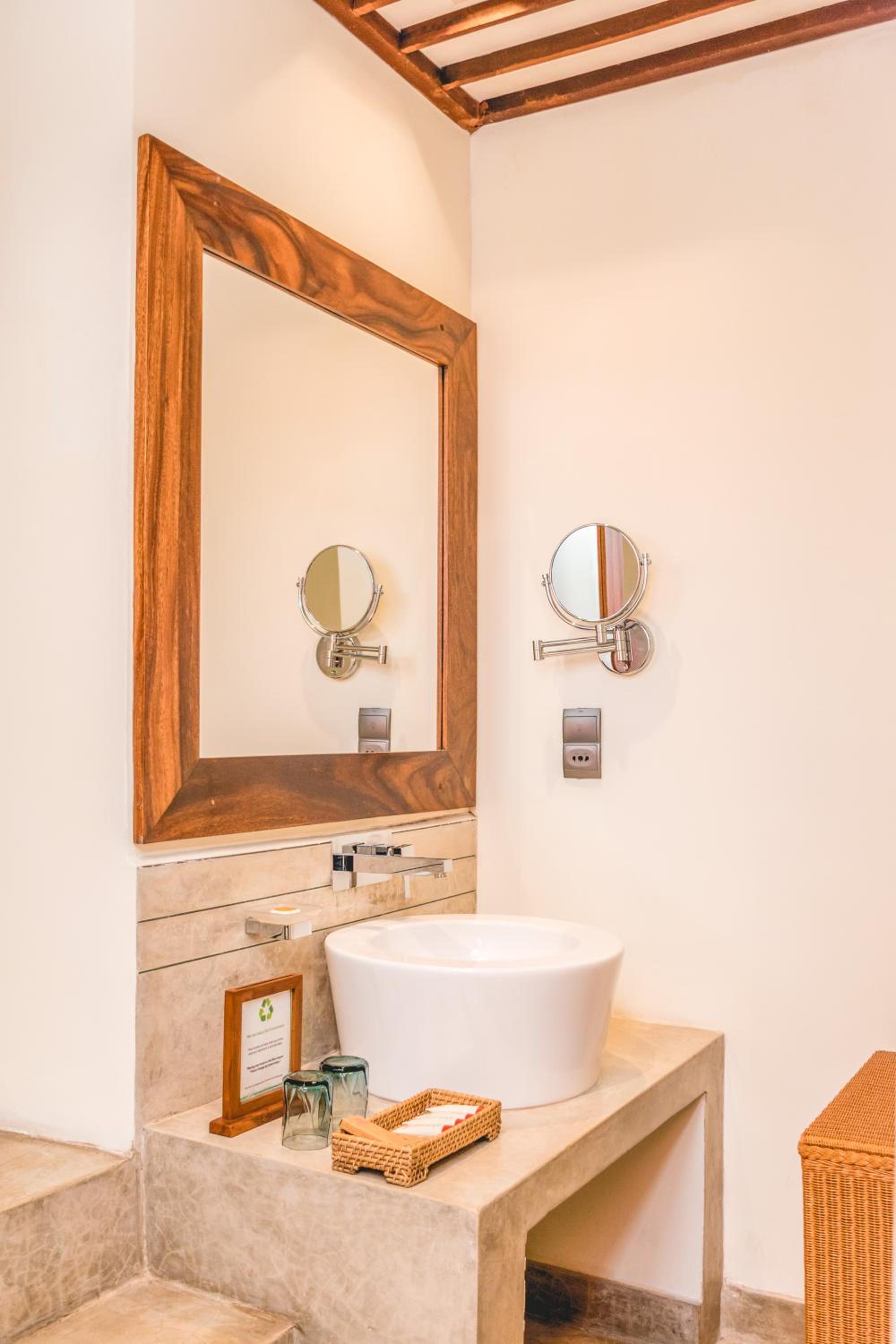 Honeymoon Suite photo 2
