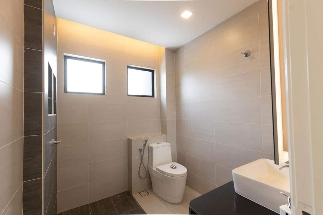 Three-Bedroom Apartment photo 2