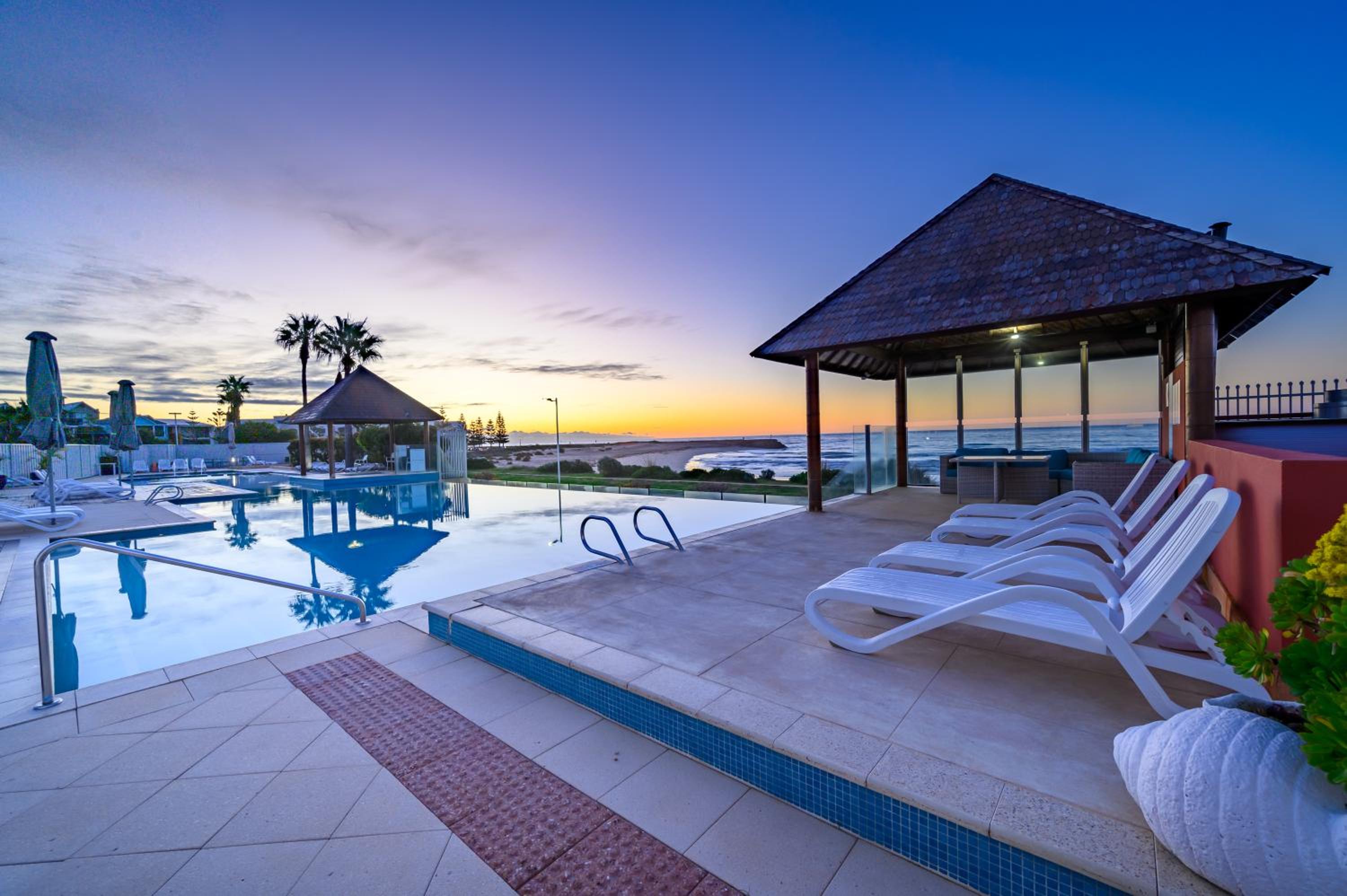 Apartment With Sea View photo 2