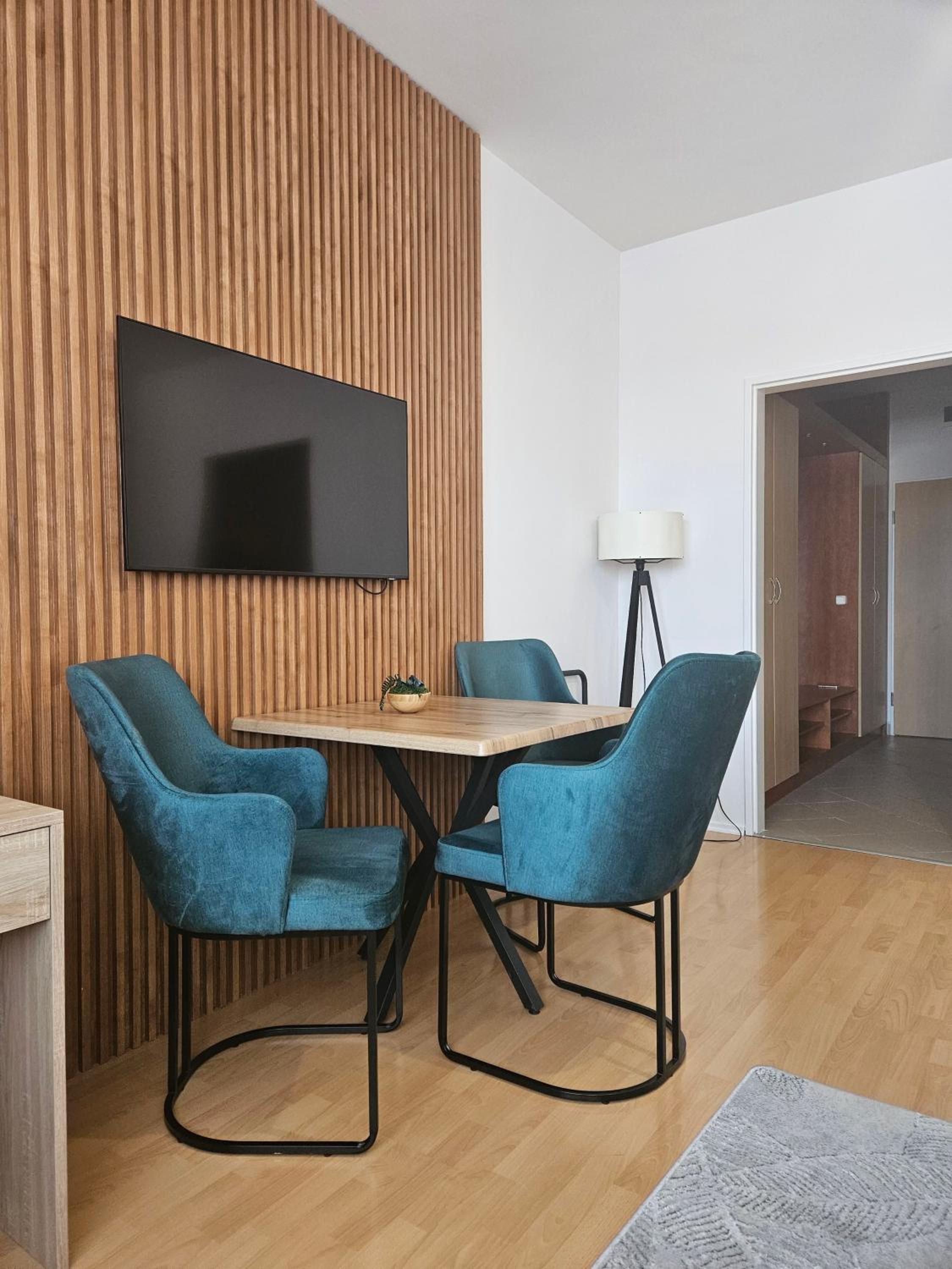 Apartment with Balcony - Photo 6
